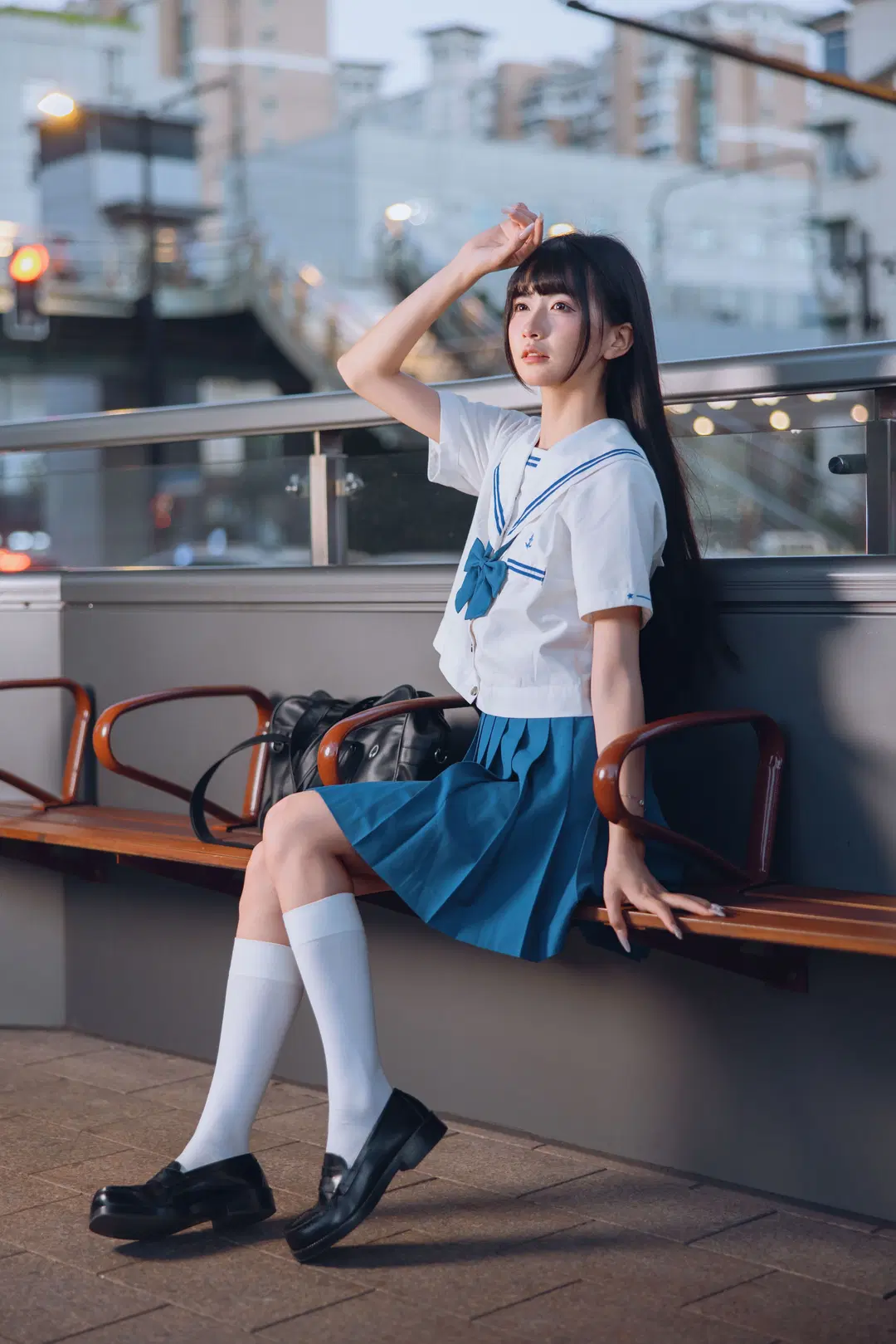 夜景JK制服写真，夜风中的白丝与百褶裙 - Fe - 第2张