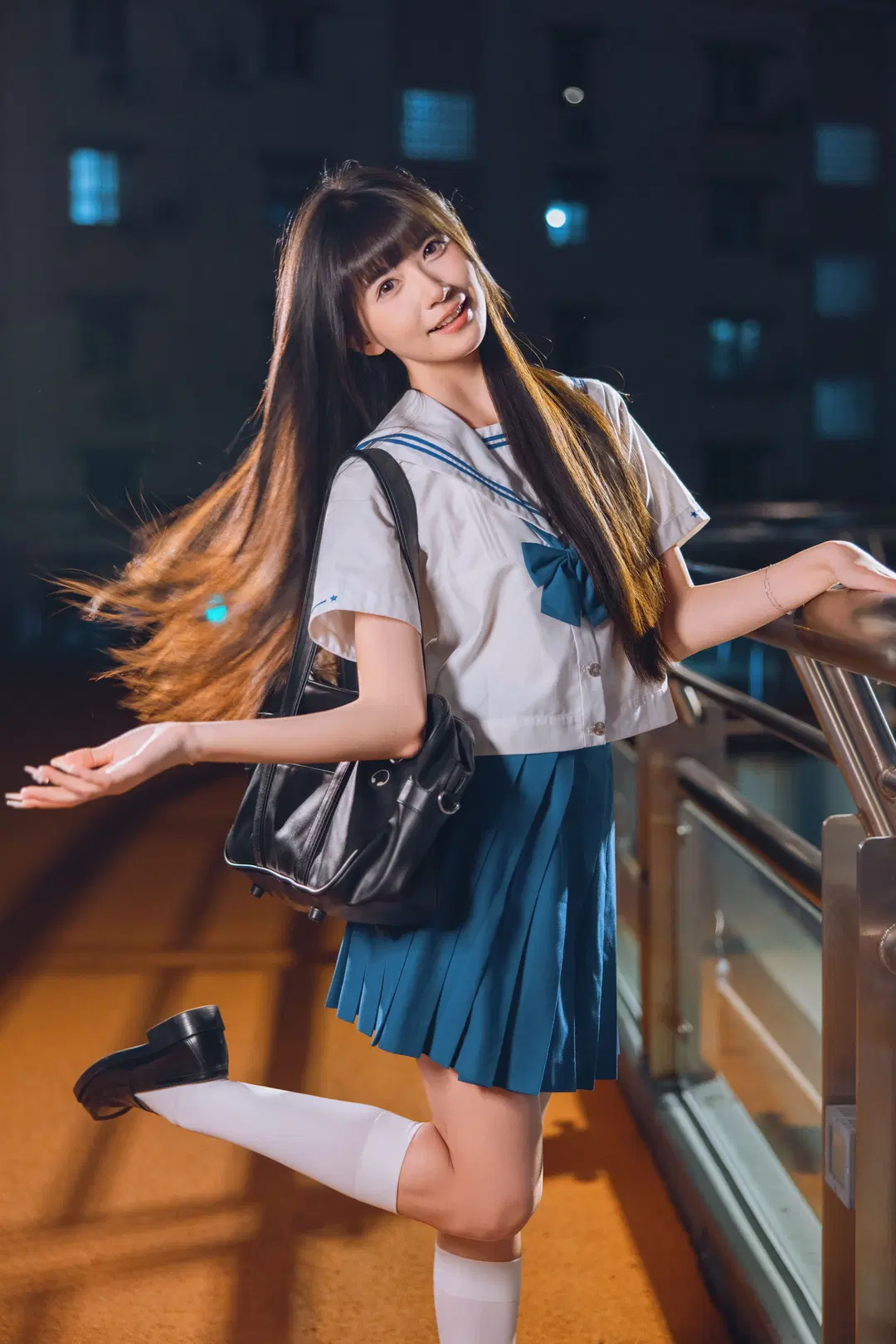 夜景JK制服写真，夜风中的白丝与百褶裙 - Fe - 第7张