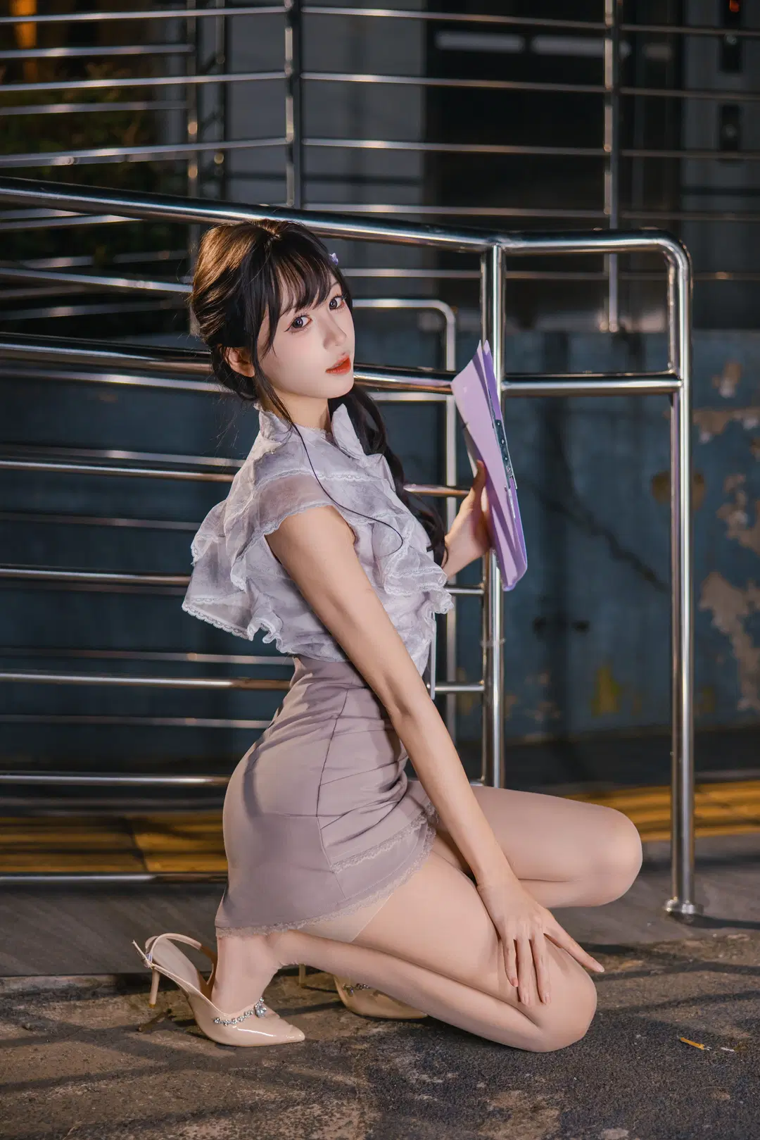 残業OL制服の夜景外ロケ：二次元が現実になる特別な一日｜外ロケ写真シェア - Fe - 4枚目