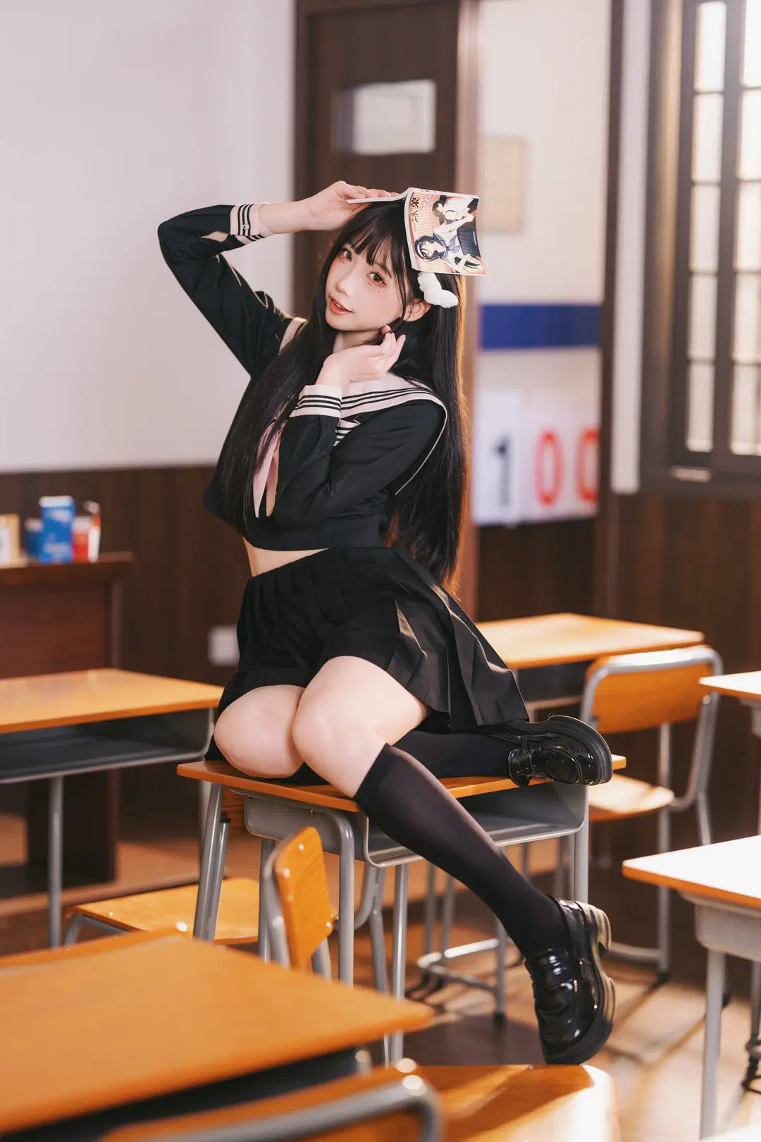 放課後の教室：黒セーラー服と黒ストッキングの少女写真 - 摄影师布里 - 10枚目