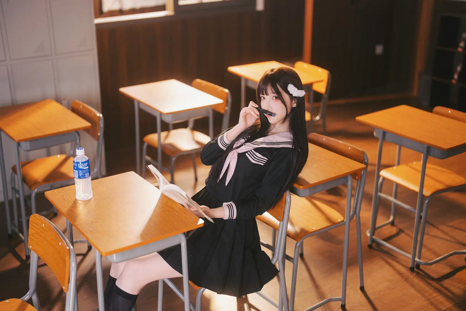 放課後の教室：黒セーラー服と黒ストッキングの少女写真 - 摄影师布里 - 16枚目