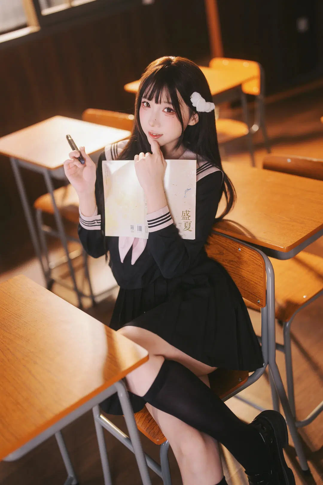 放課後の教室：黒セーラー服と黒ストッキングの少女写真 - 摄影师布里 - 17枚目