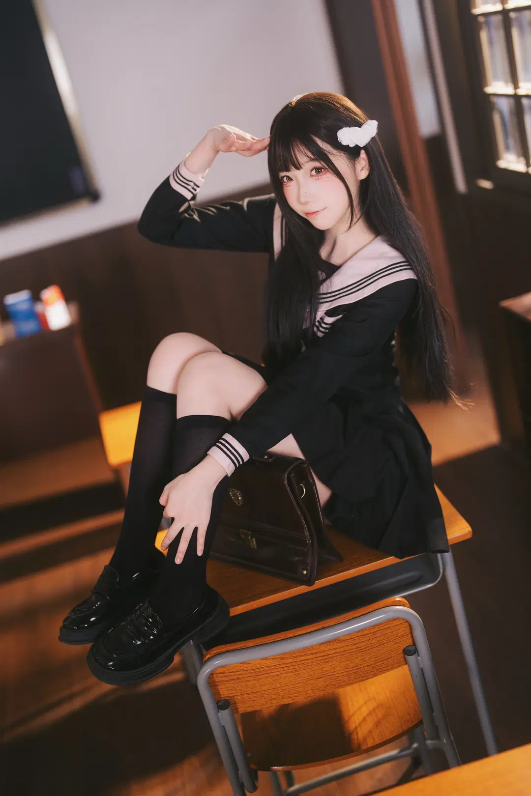 放課後の教室：黒セーラー服と黒ストッキングの少女写真 - 摄影师布里 - 6枚目