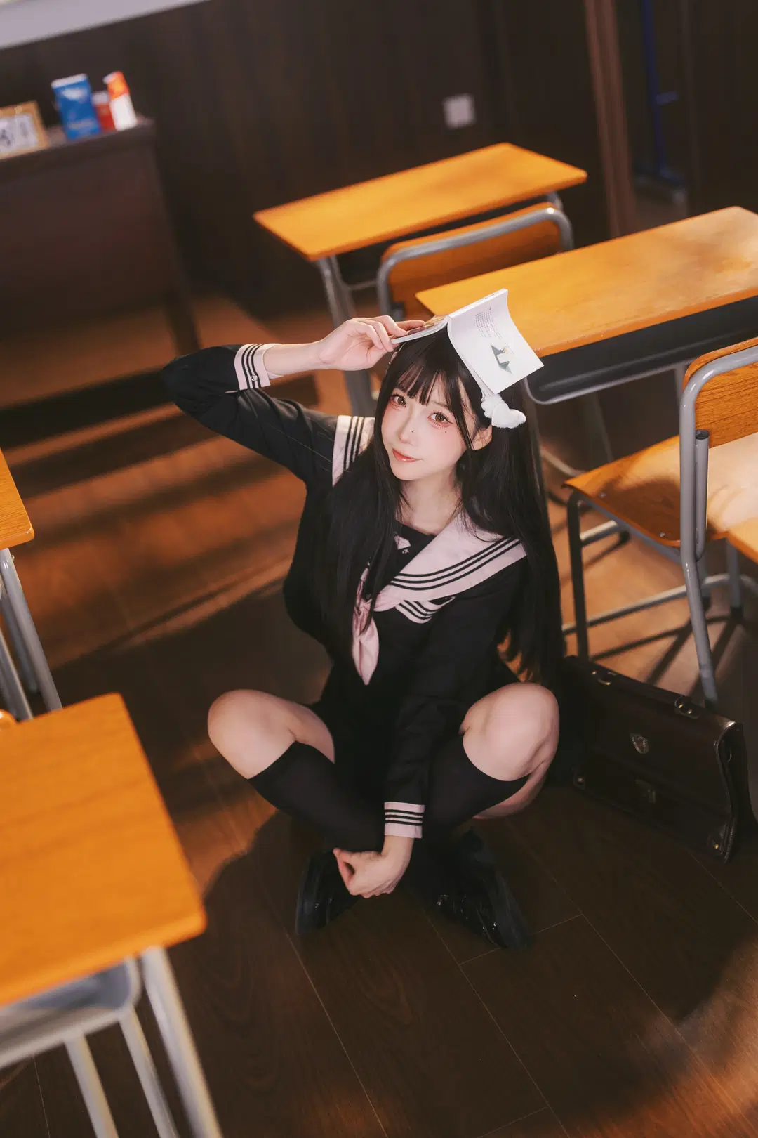 放課後の教室：黒セーラー服と黒ストッキングの少女写真 - 摄影师布里 - 9枚目