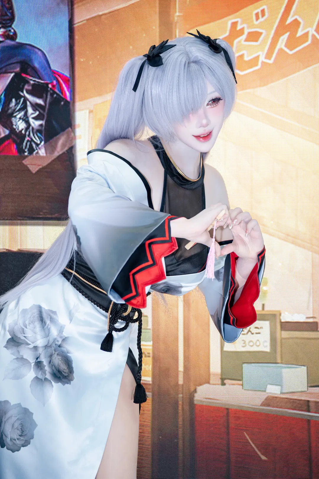 【Cinderella cosplay】Live Convention Shots of Cinderella from GODDESS OF VICTORY: NIKKE at Comiket 108 by 牛牛是牛牛 - Image 3