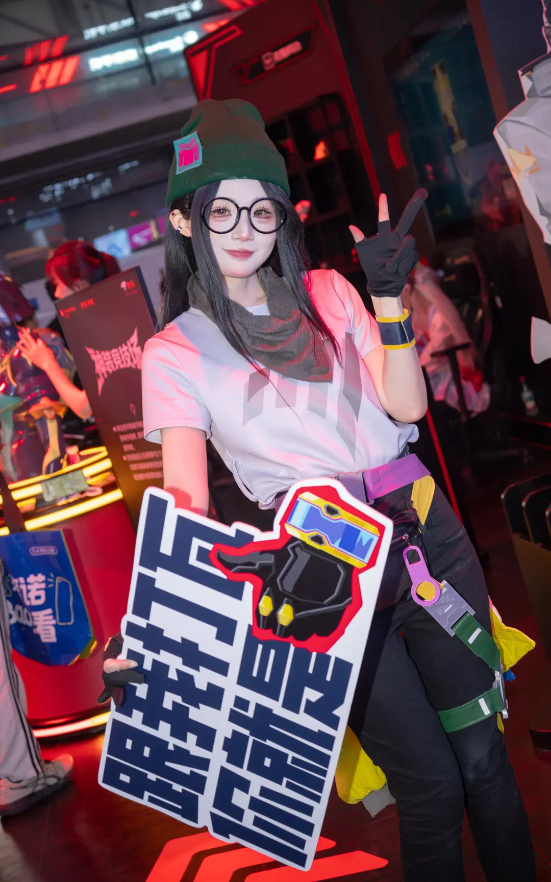 【青と黒の切り替えミニスカートに黒ストッキングとハイヒールを合わせたブースコスプレ記録】 - 沐风 - 5枚目