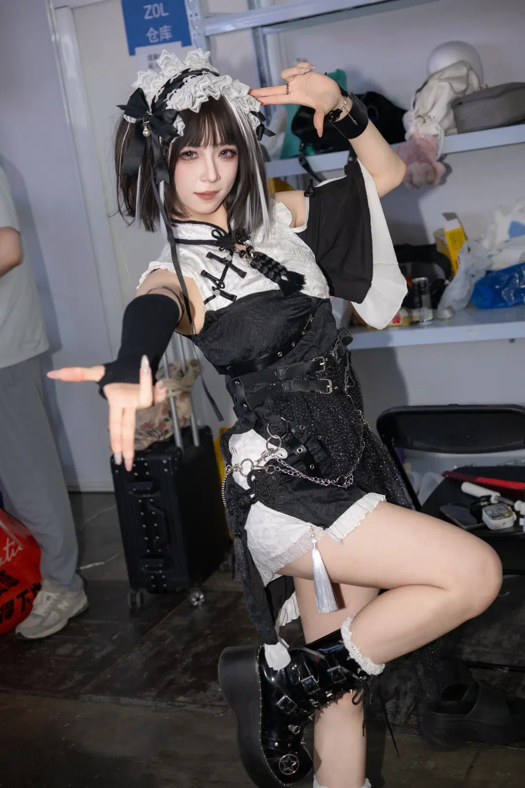 コスプレ, イベント写真, 白ストッキング, ダークメイド風, ゴシックファッション