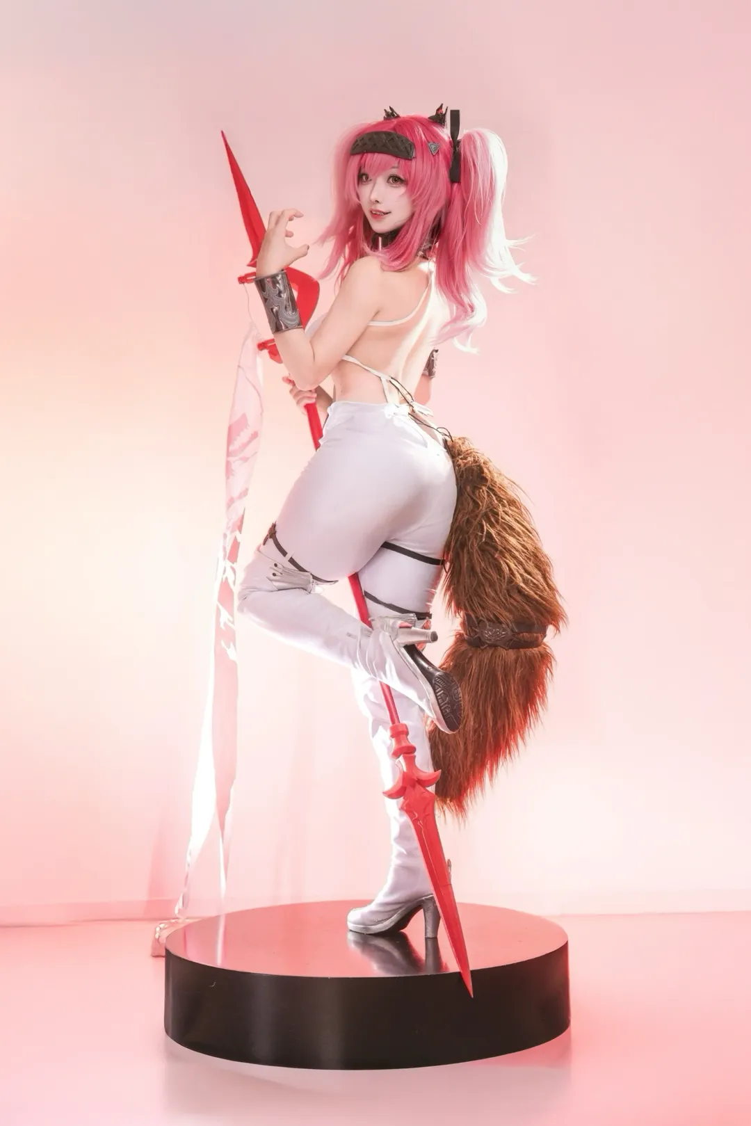 鸣潮, 二次元cosplay, 露帕cos, 粉色双马尾, 高跟长靴