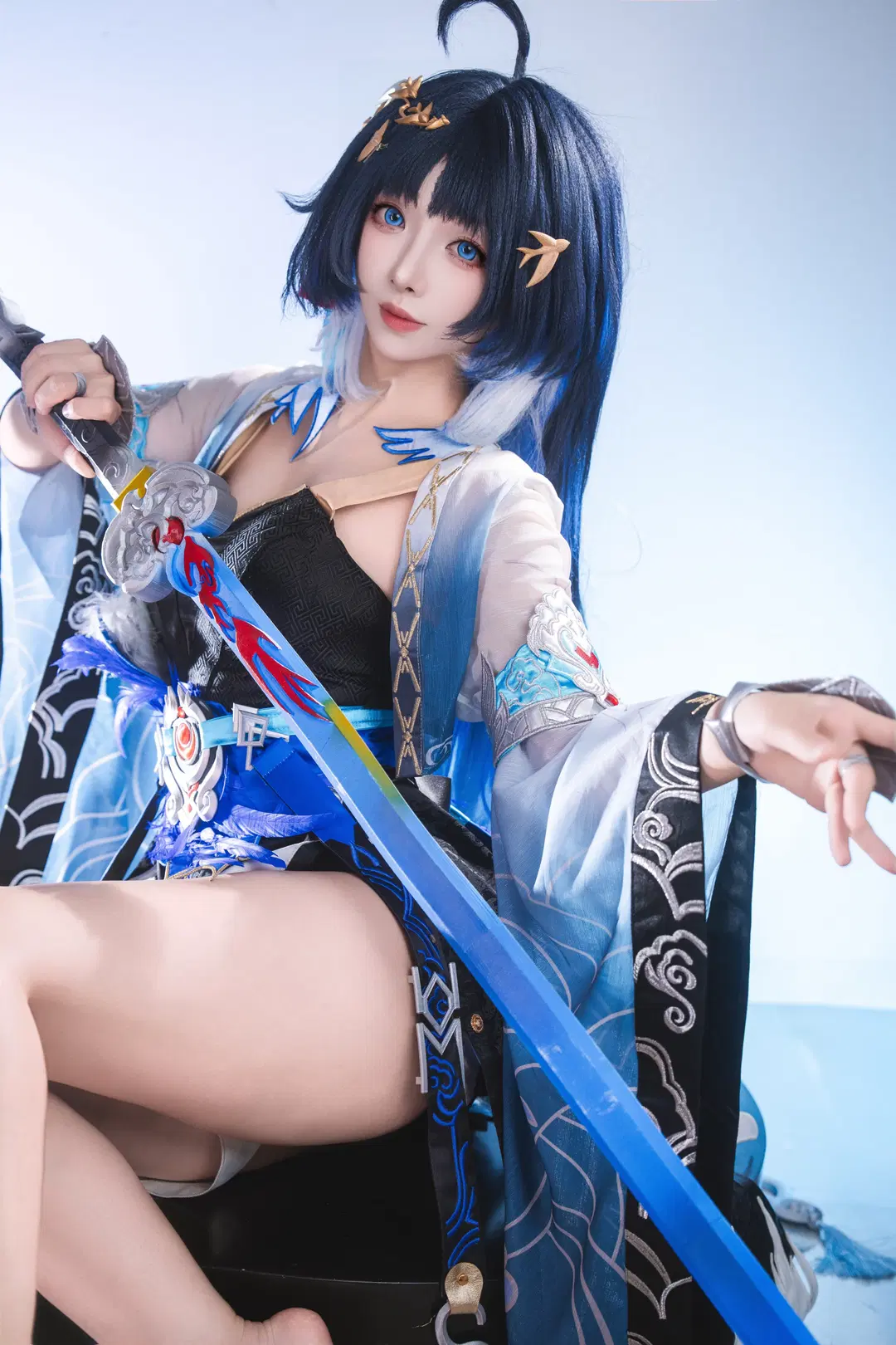 【秧秧コスプレ】『鳴潮』玄翎、水辺に佇む少女の中国風コスプレ｜裸足写真 - 兔团子 - 2枚目