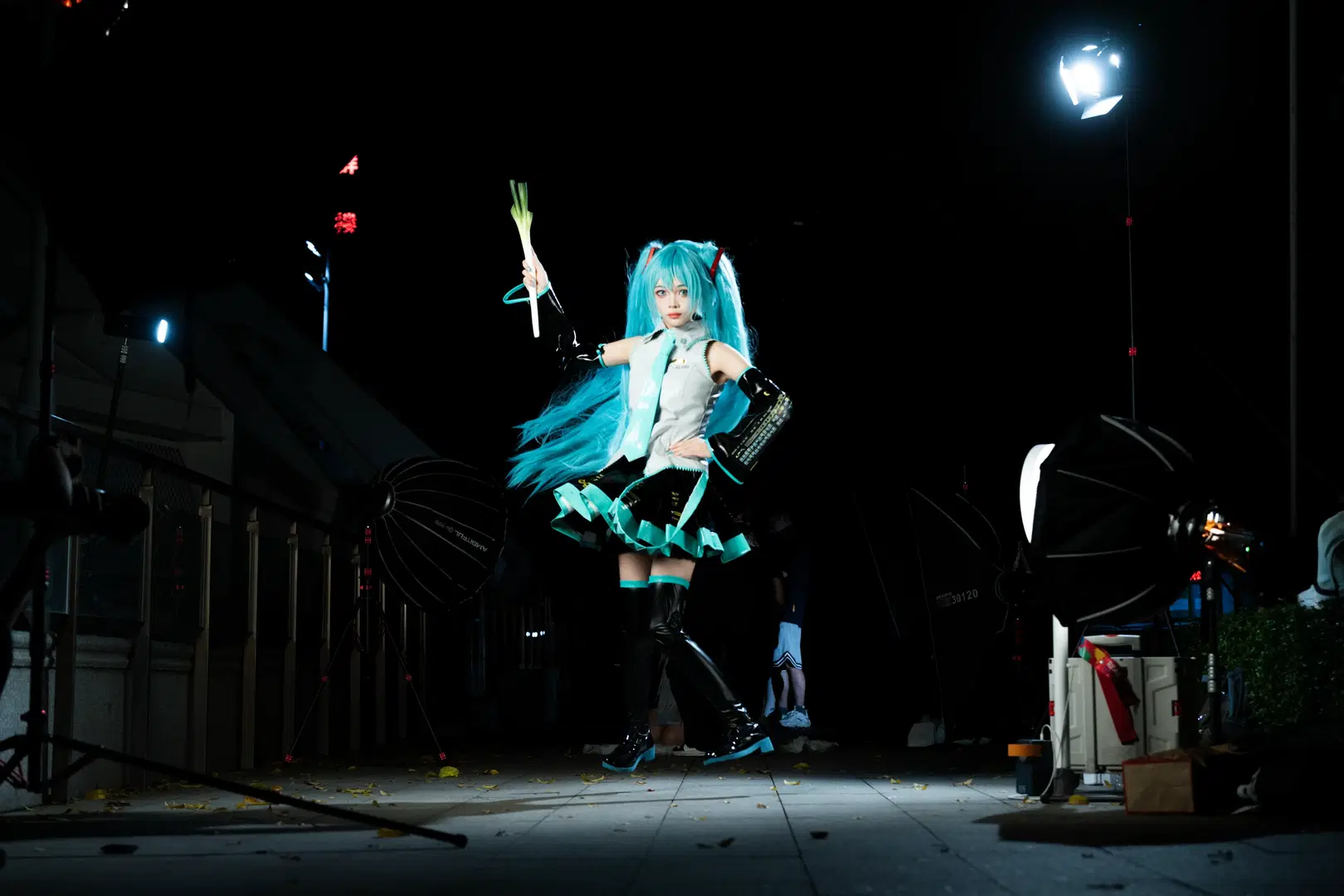 初音未来cos, 二次元cos, 黑丝长靴, 大葱, 动漫星城夜拍