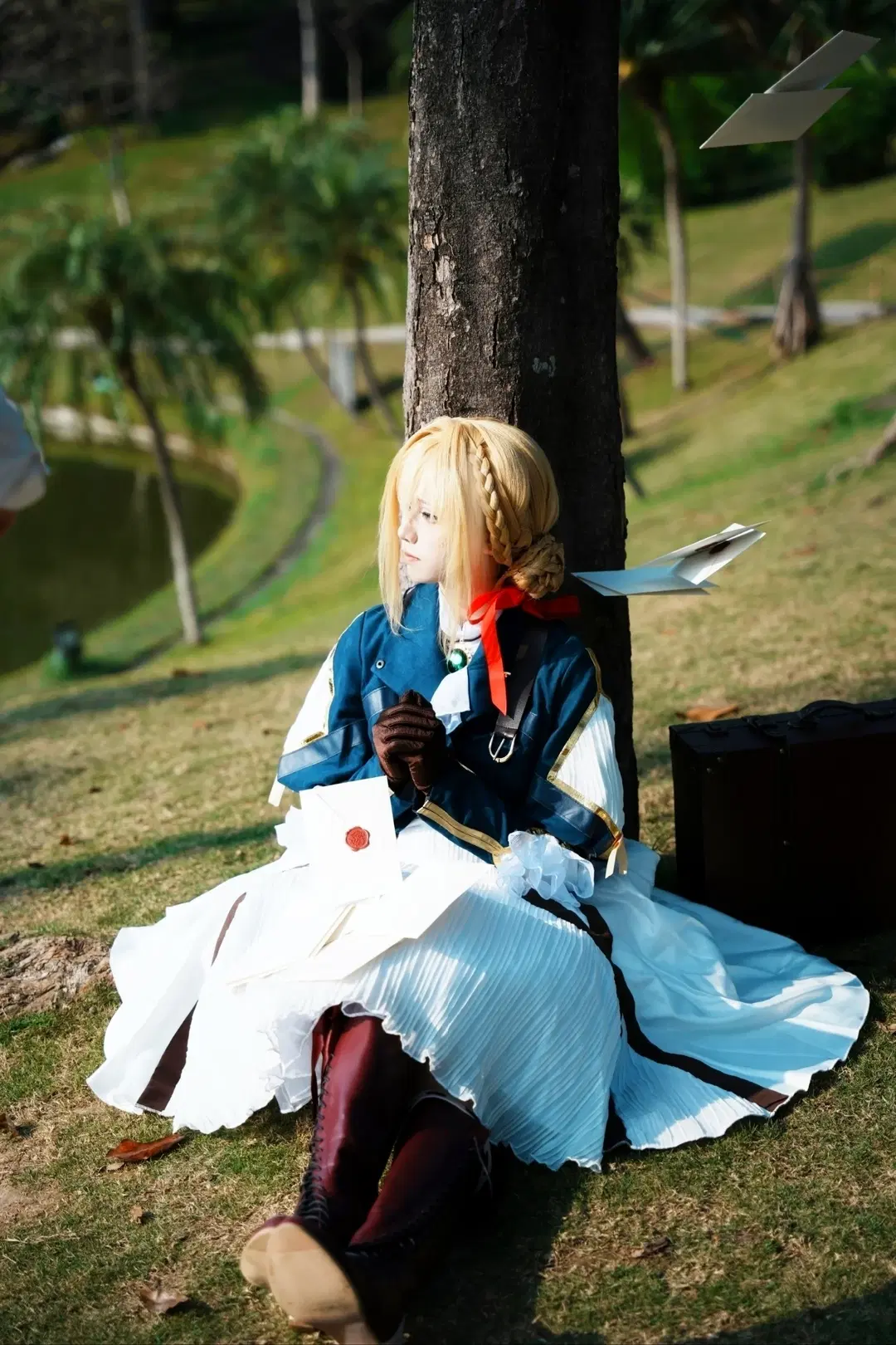 [Violet Evergarden cosplay] A Long-Delayed Outdoor Portrait Shoot from Violet Evergarden by 夜然想摸鱼 - Image 3