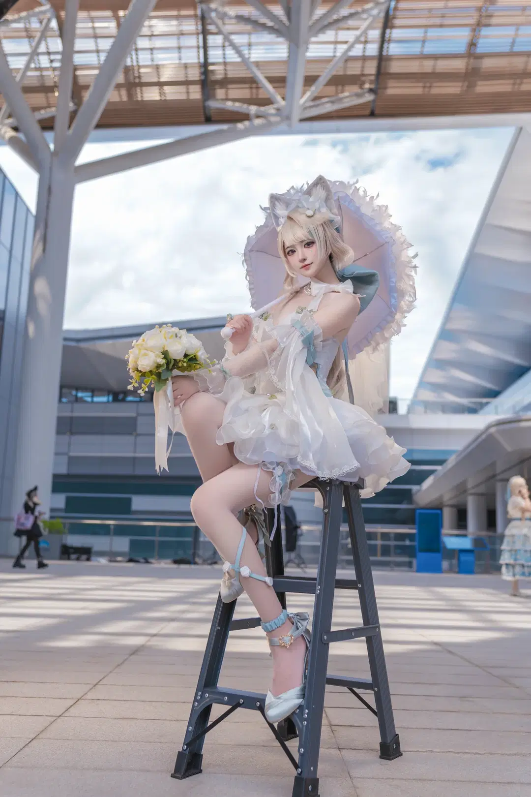 Genshin Impact, Lynette Cosplay, Convention photos, White stockings, Angel Garden cosplay
