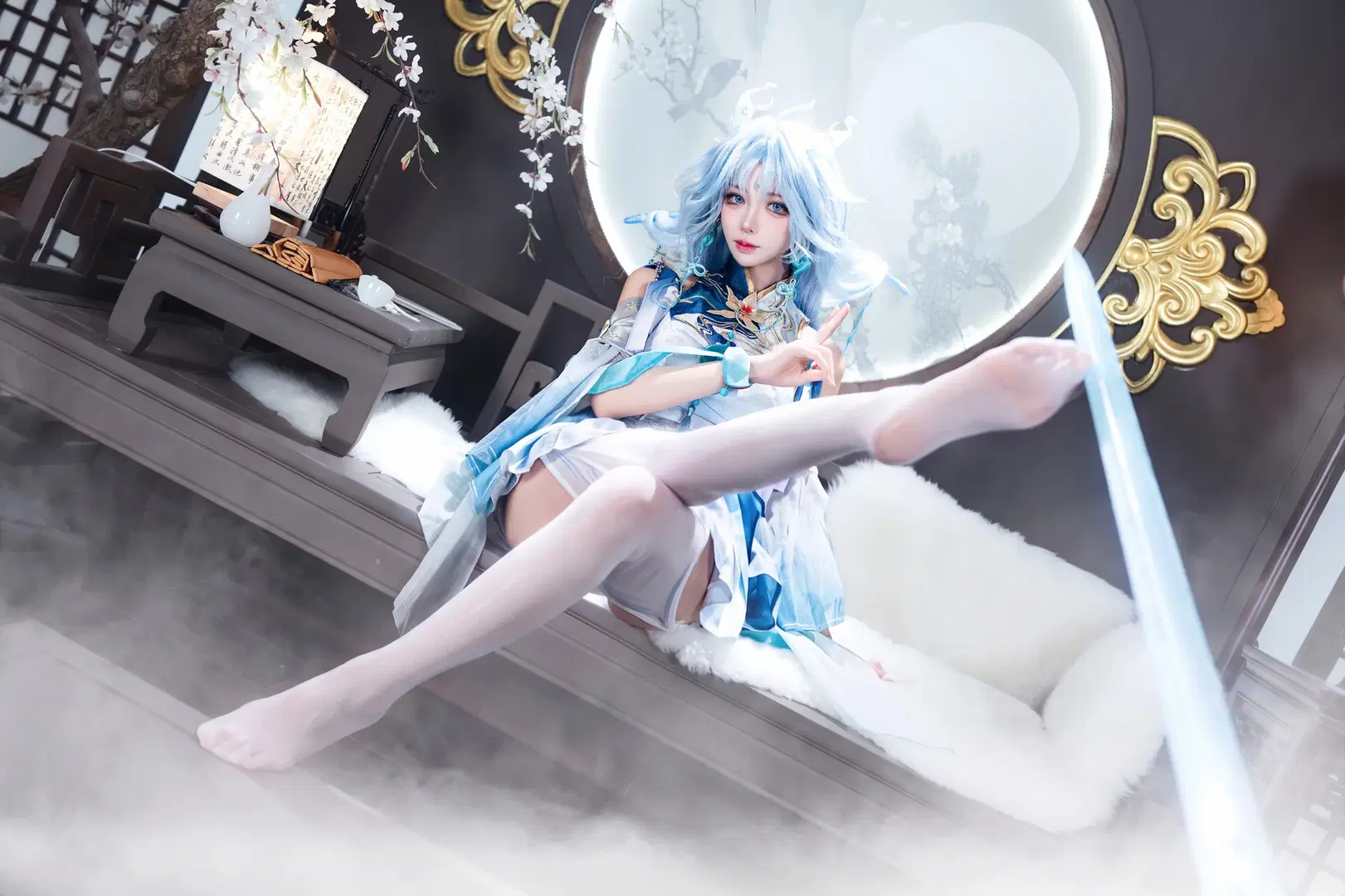 Wuthering Waves, White stockings, Traditional Chinese style cosplay, Qingxiao cosplay, Leg fanservice