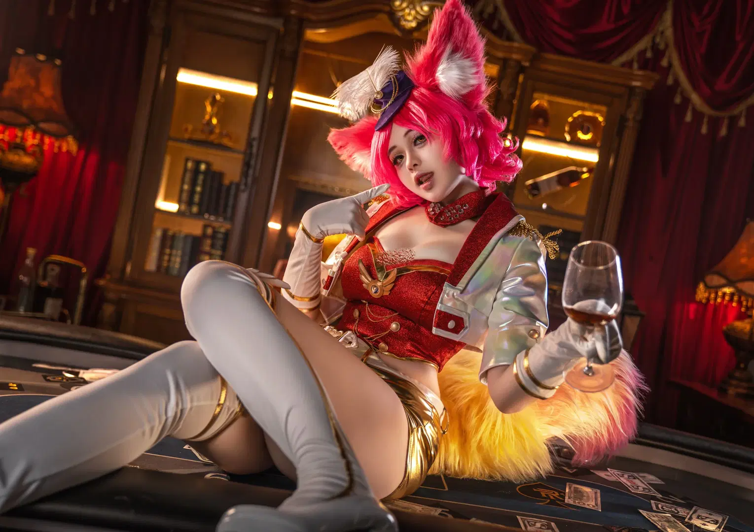 【妲己コスプレ】オナー・オブ・キングス ラスベガスのグラマラス、レトロカジノに佇む妖艶な大人の女性 - QqQ - 5枚目