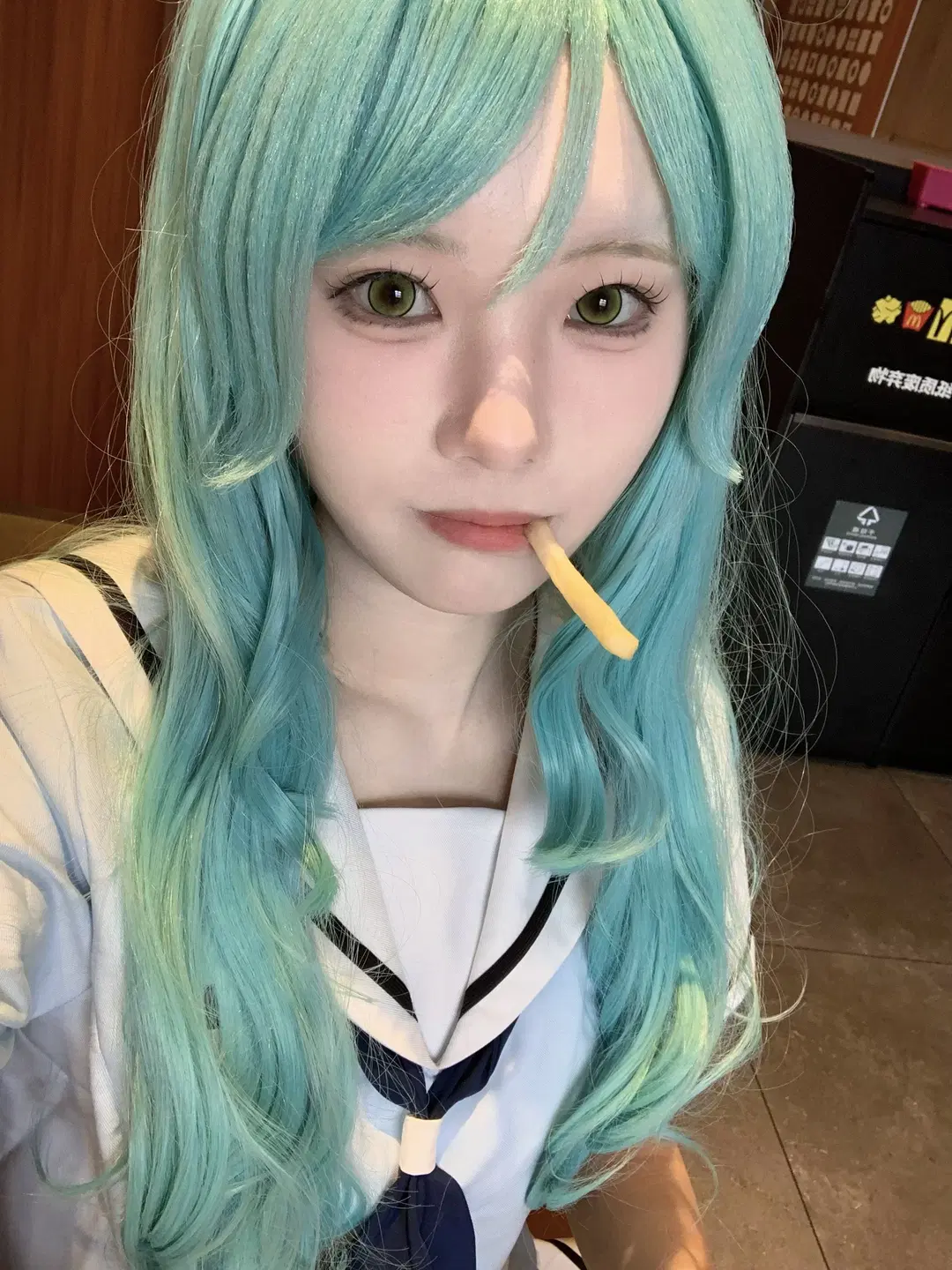 bangdream, 绿色美瞳, 冰川纱夜cos, 青色假发, 水手服自拍