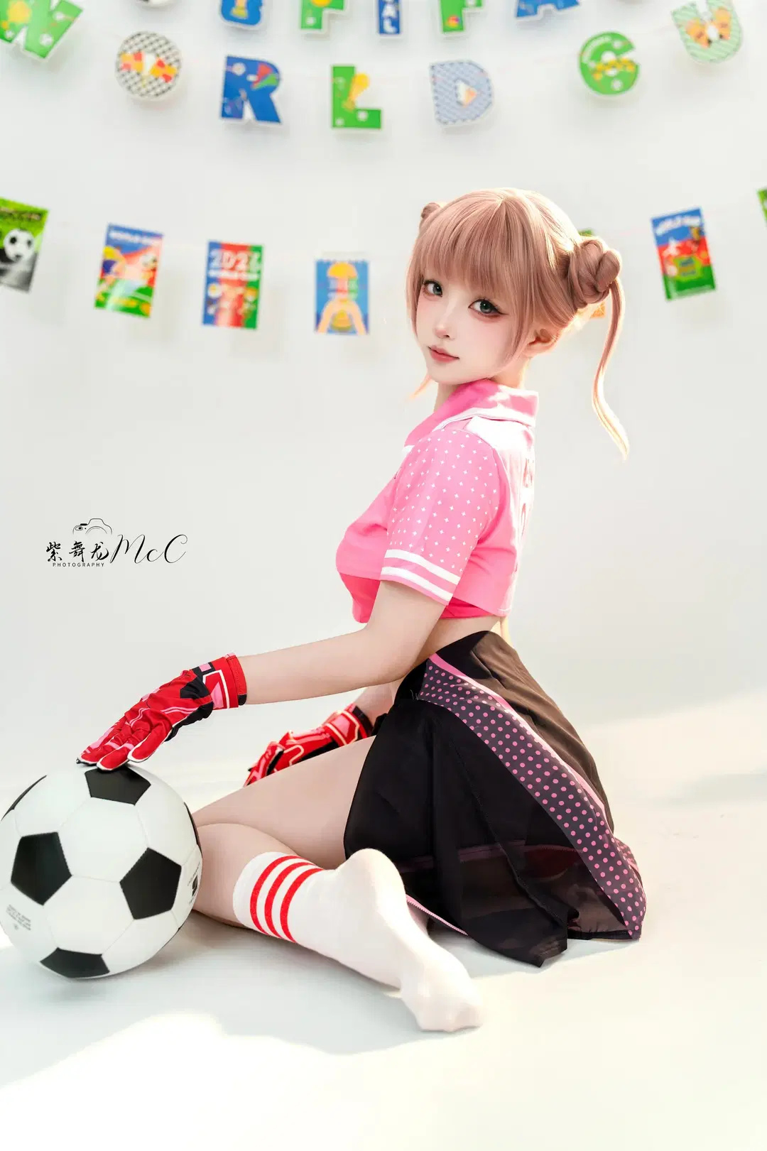 动作参考, 足球宝贝cosplay, 二次元足球写真, 世界杯氛围感, 运动少女穿搭