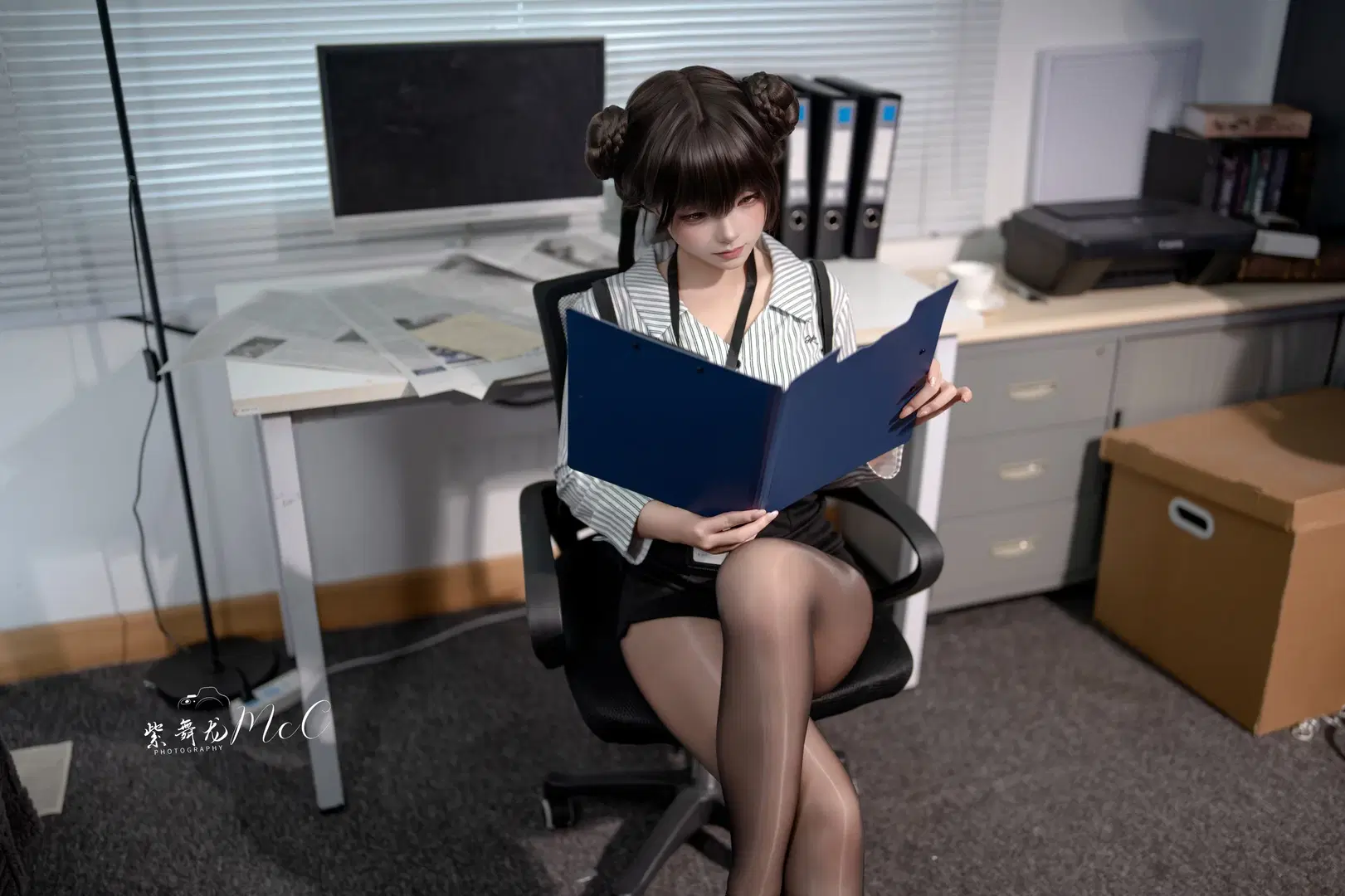 [Misaki cosplay] Blue Archive Uniform Styling: Office Pose Reference Shoot by 紫舞龙McC - Image 4