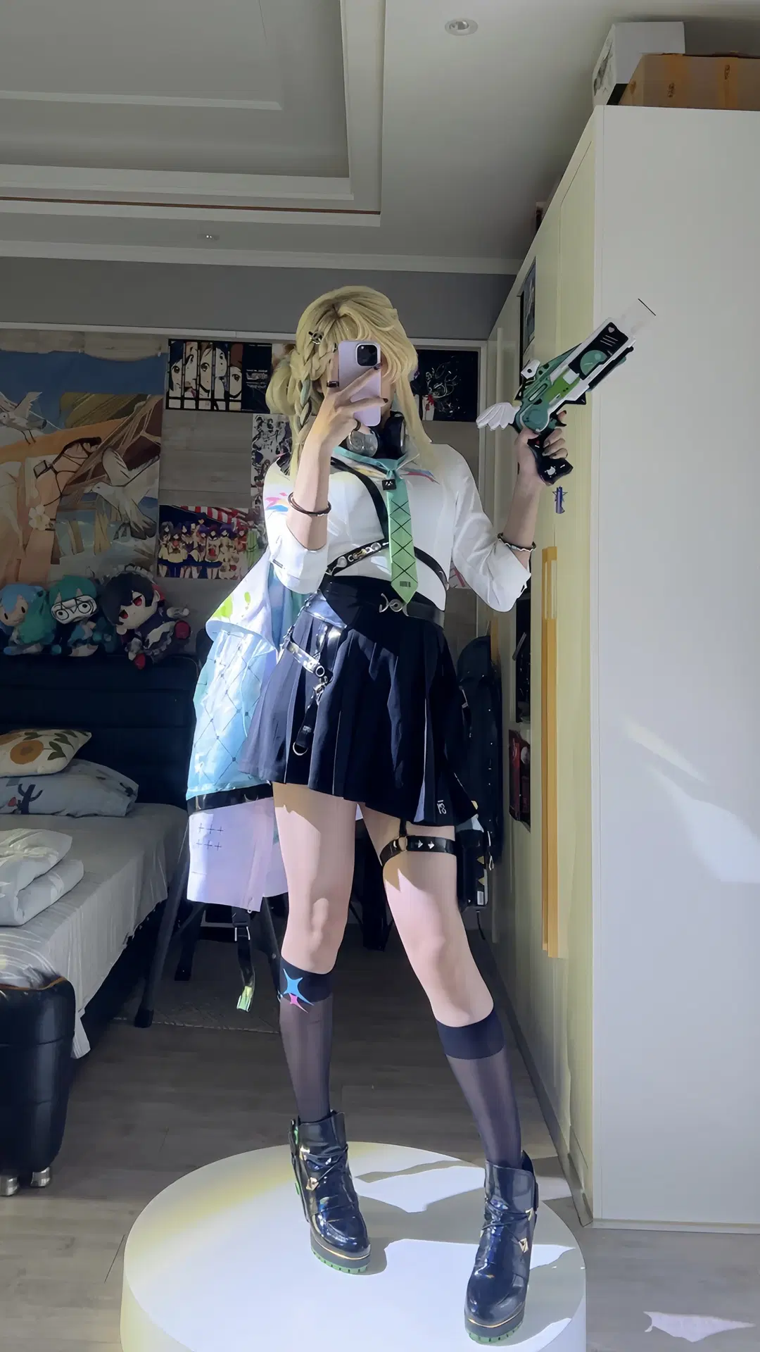 Wuthering Waves, 2D, Lynae cosplay, Black stockings, Role-playing game
