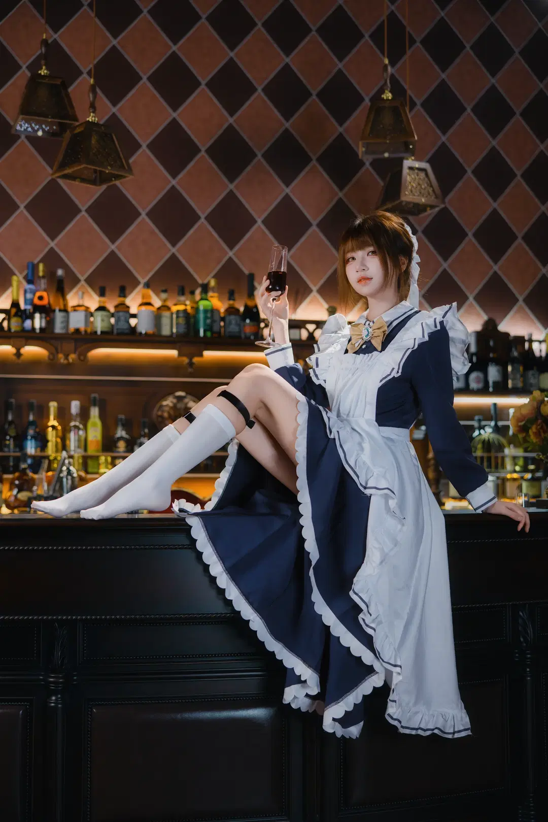 Navy Blue Maid Dress in a Vintage Bar: A Sweet and Cool Collision of White Stockings and Thigh Straps by 翻版小霸王 - Image 4