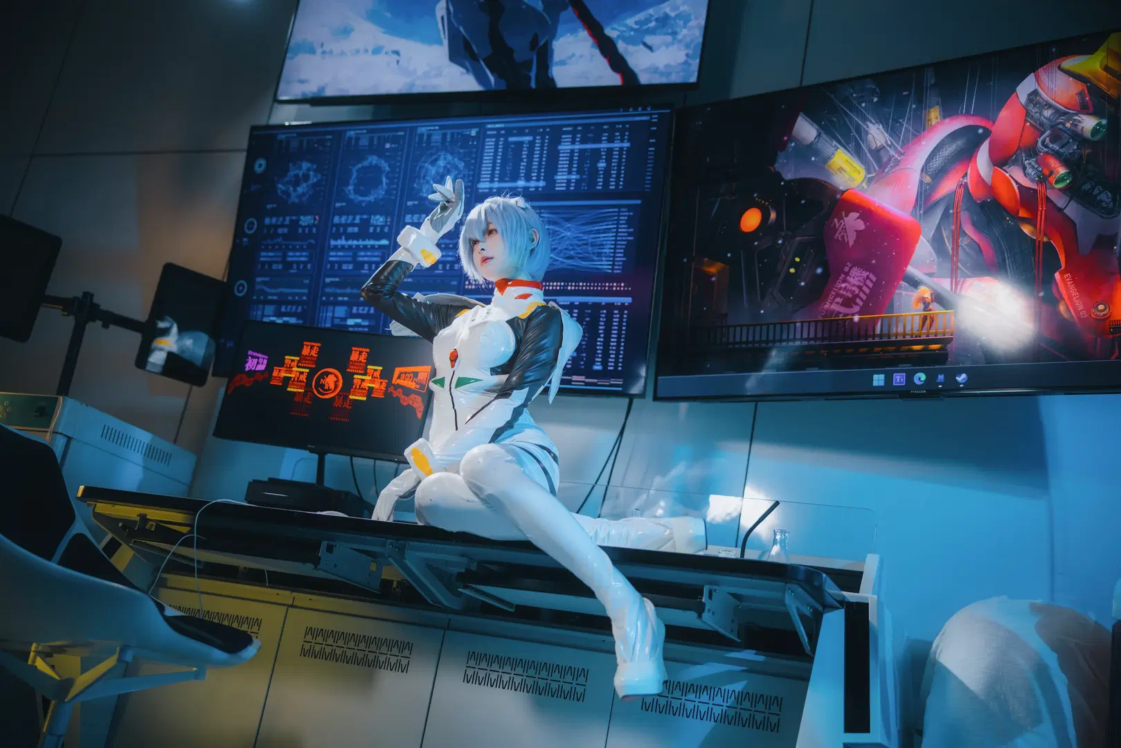 二次元撮影, 綾波レイコスプレ, 雰囲気のある写真, サイバーパンク風, 新世紀エヴァンゲリオン