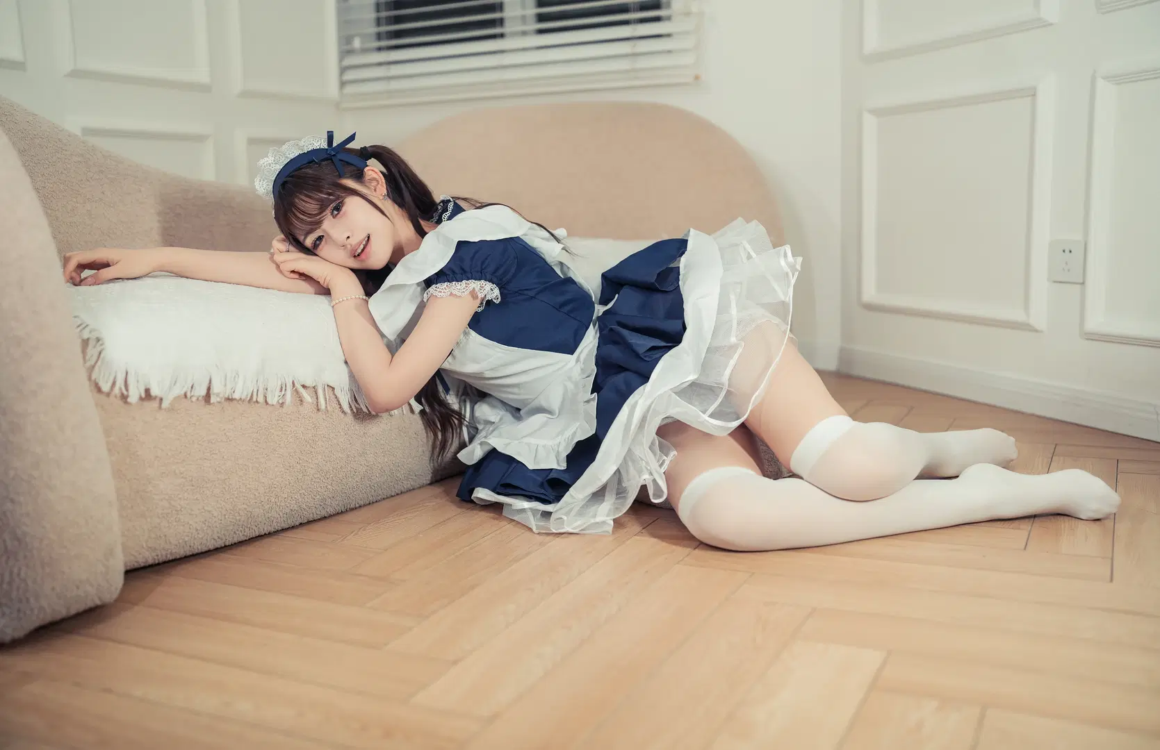 深蓝白配色女仆装与白丝双马尾的居家拍摄 - jimmywang - 第3张