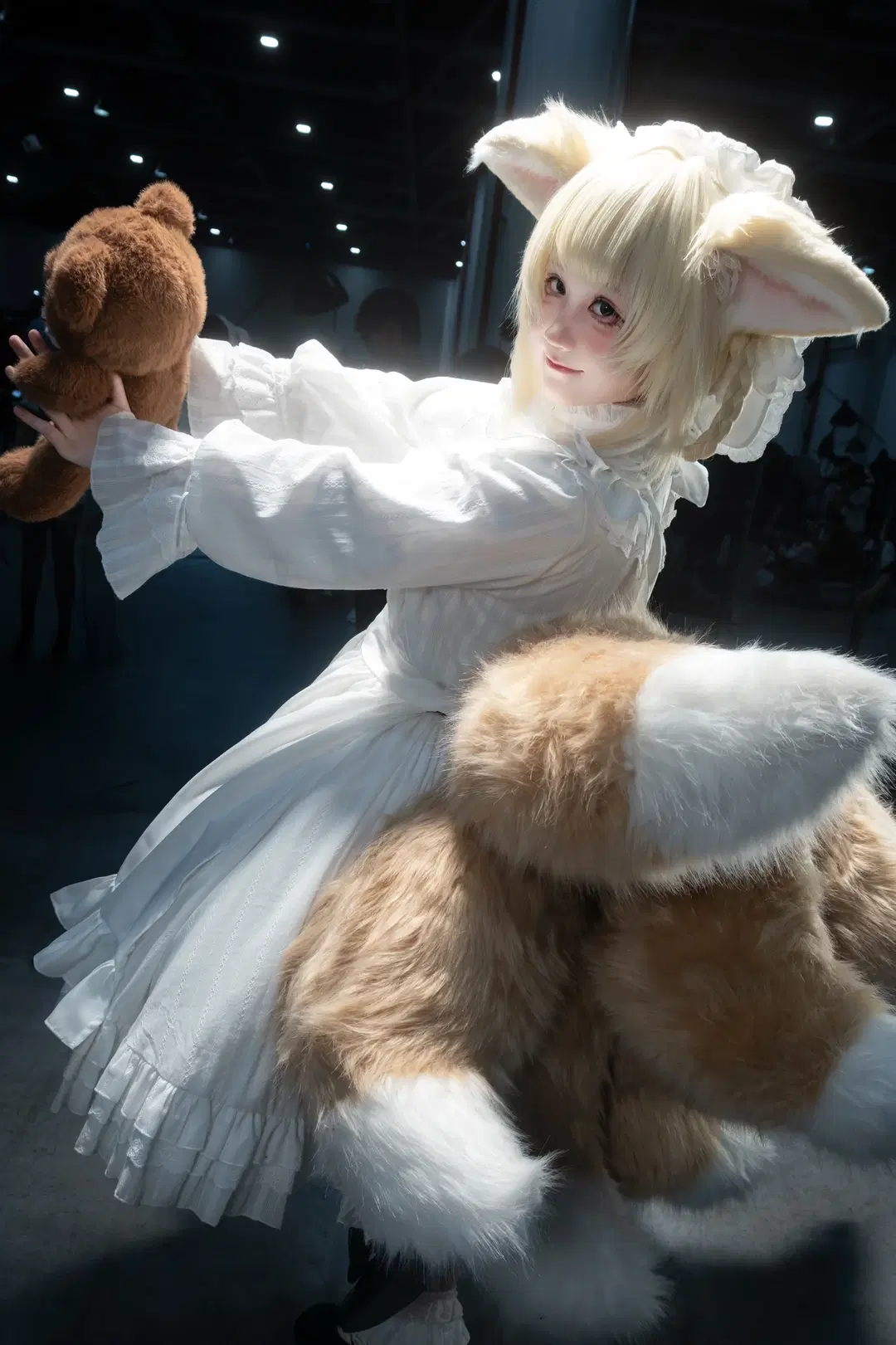 【Suzuran Cosplay】Rhodes Island's Little Fox from Arknights: Silly Chronicles of a Backwards Tail by 照烧热带鱼 - Image 8