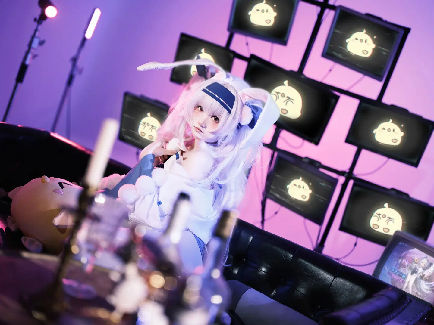 [Laffey cosplay] The Lazy White Stockings Bunny Girl in Azur Lane's Cyberpunk Bar by 照烧热带鱼 - Image 5