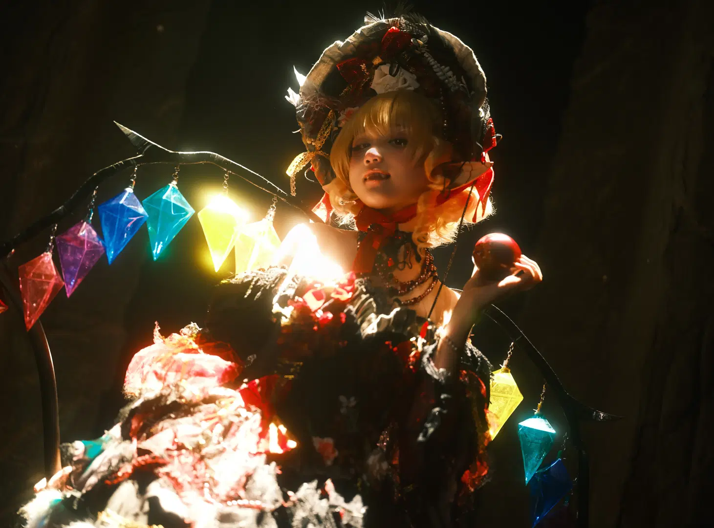[Flandre Scarlet Cosplay] Touhou Project: An Exploration of Dark Fairytale Style by 照烧热带鱼 - Image 3