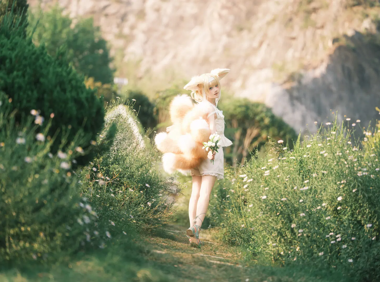 [Suzuran Cosplay] Arknights: A Dreamlike Encounter in the Garden by 照烧热带鱼 - Image 3