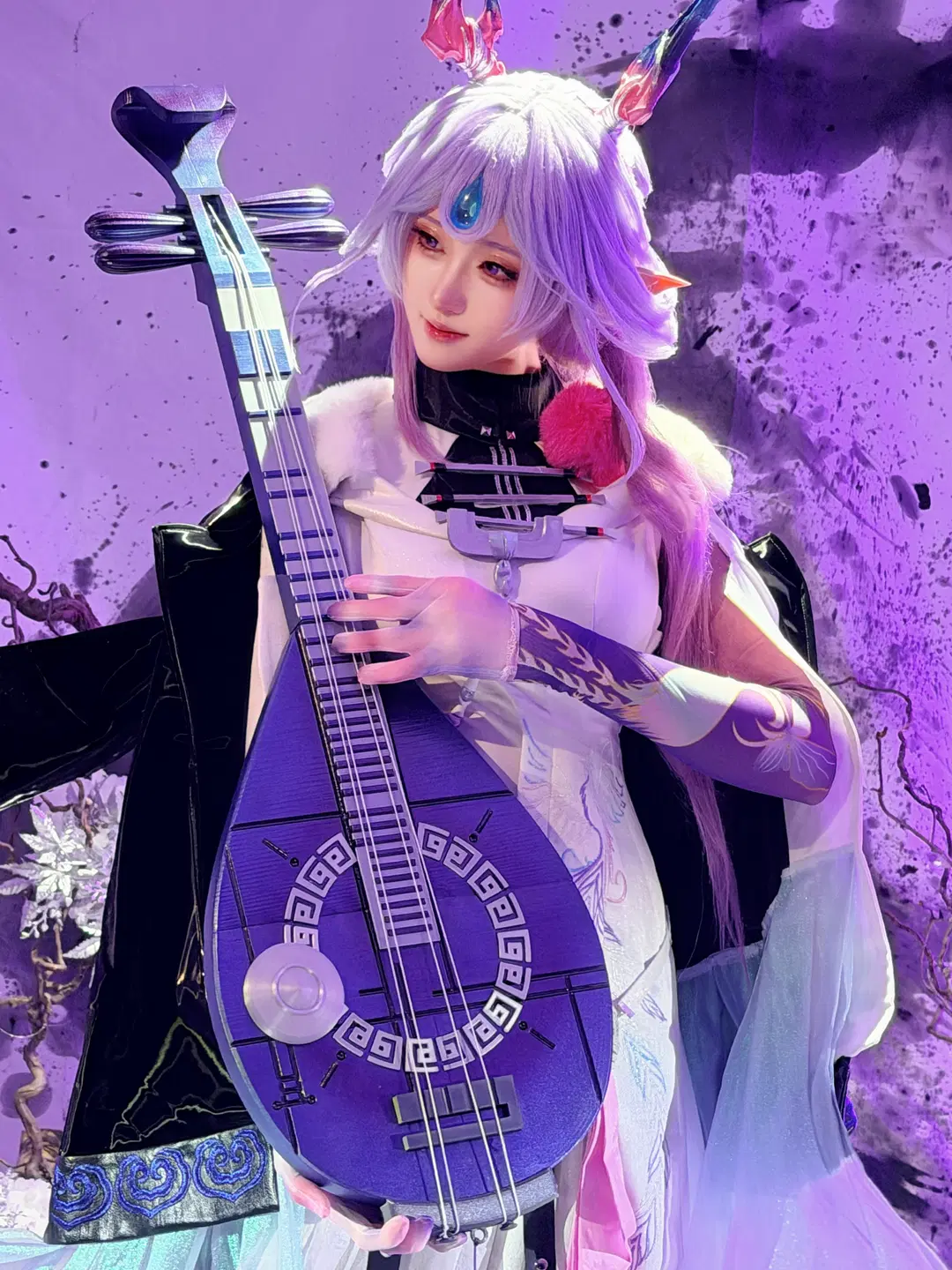 Arknights The Sui Siblings Theme Cosplay: The Collision of Violet Locks, Dragon Horns, and a Traditional Chinese Style Pipa by Saneyori - Image 2