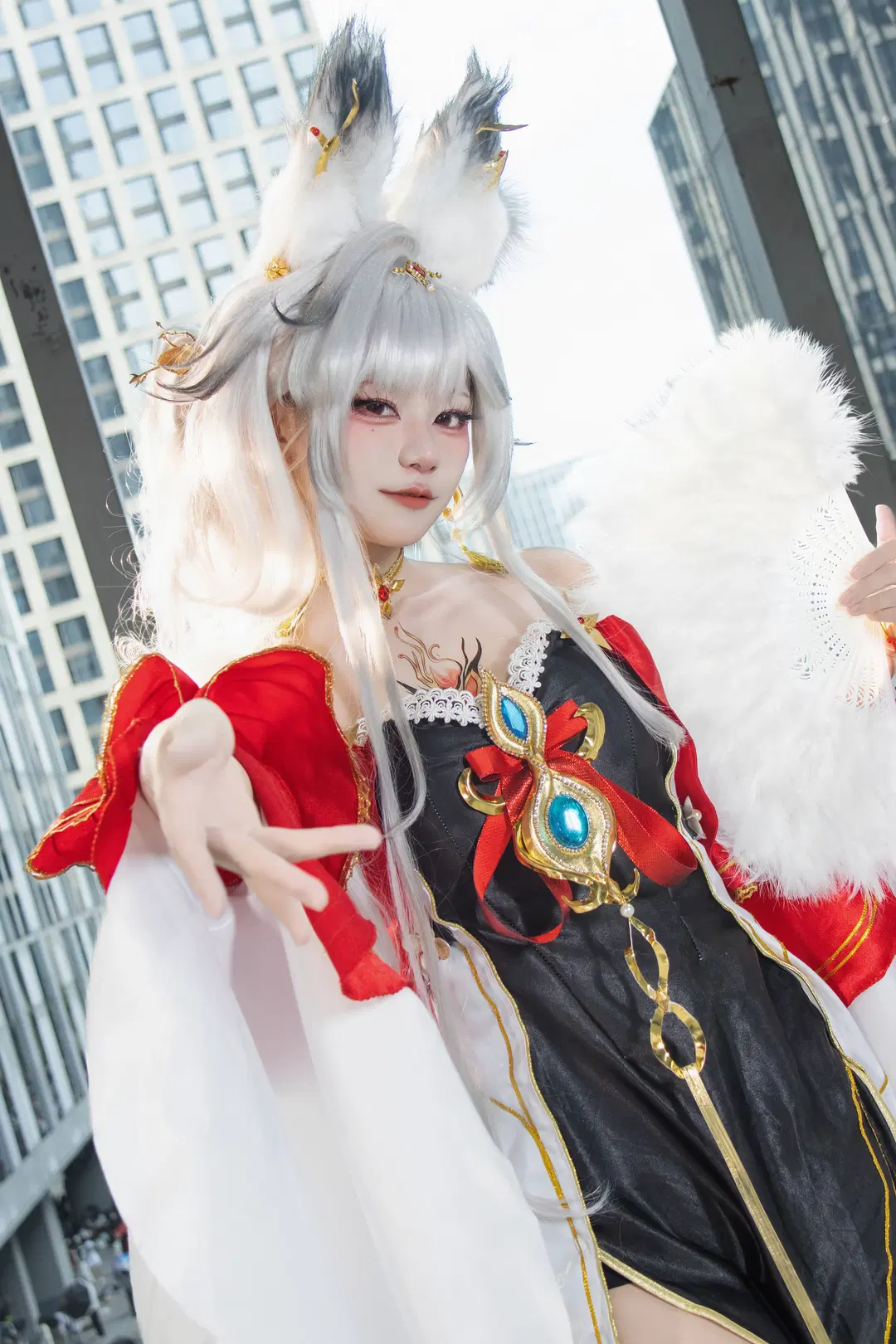 【心月狐cos】鸣潮心月狐场照，红黑战衣与毛绒狐耳 - ShalloWhite - 第2张