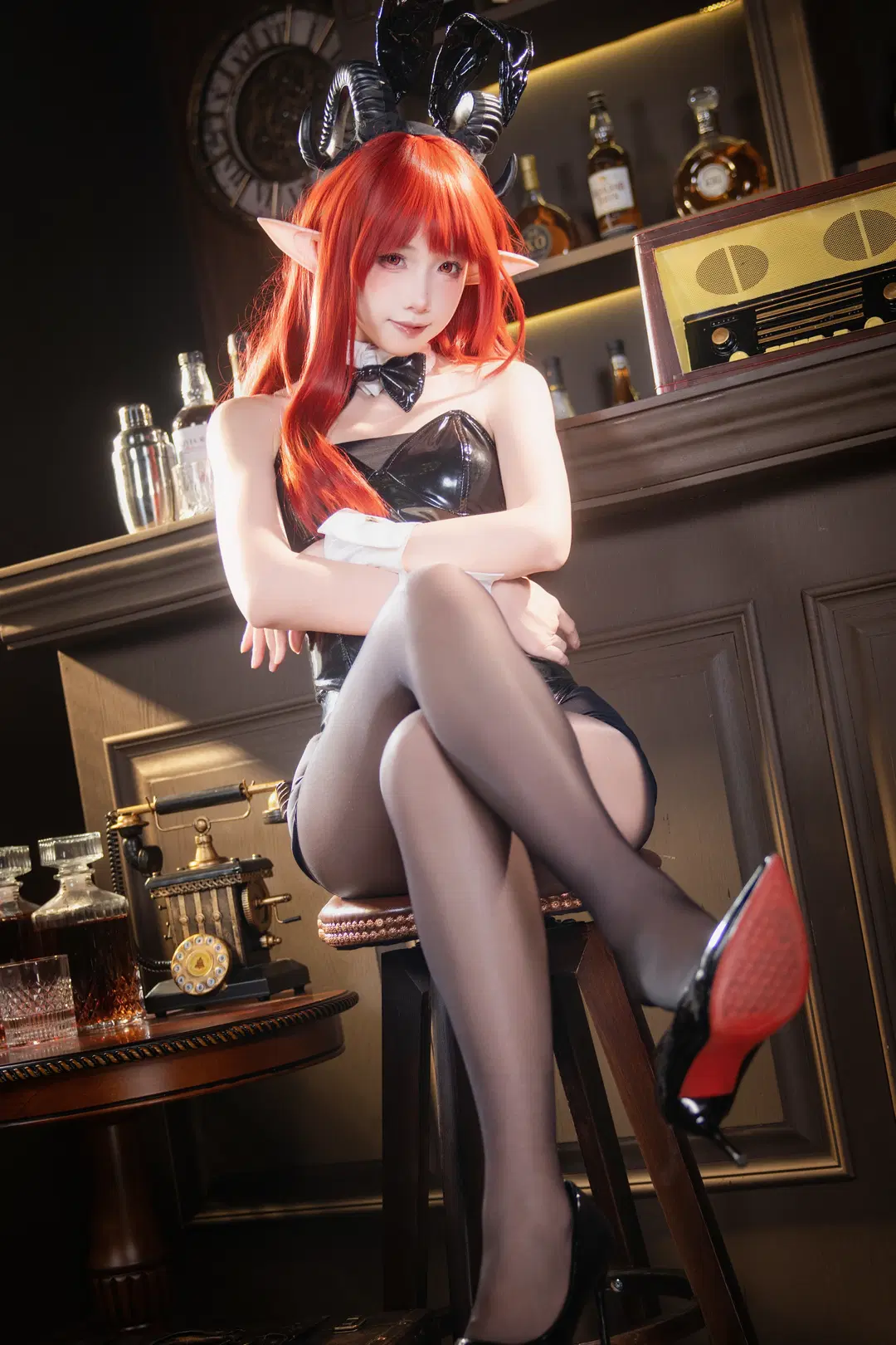 碧蓝航线, 复古酒吧, 黑丝, 兔女郎cos, 漆皮紧身衣