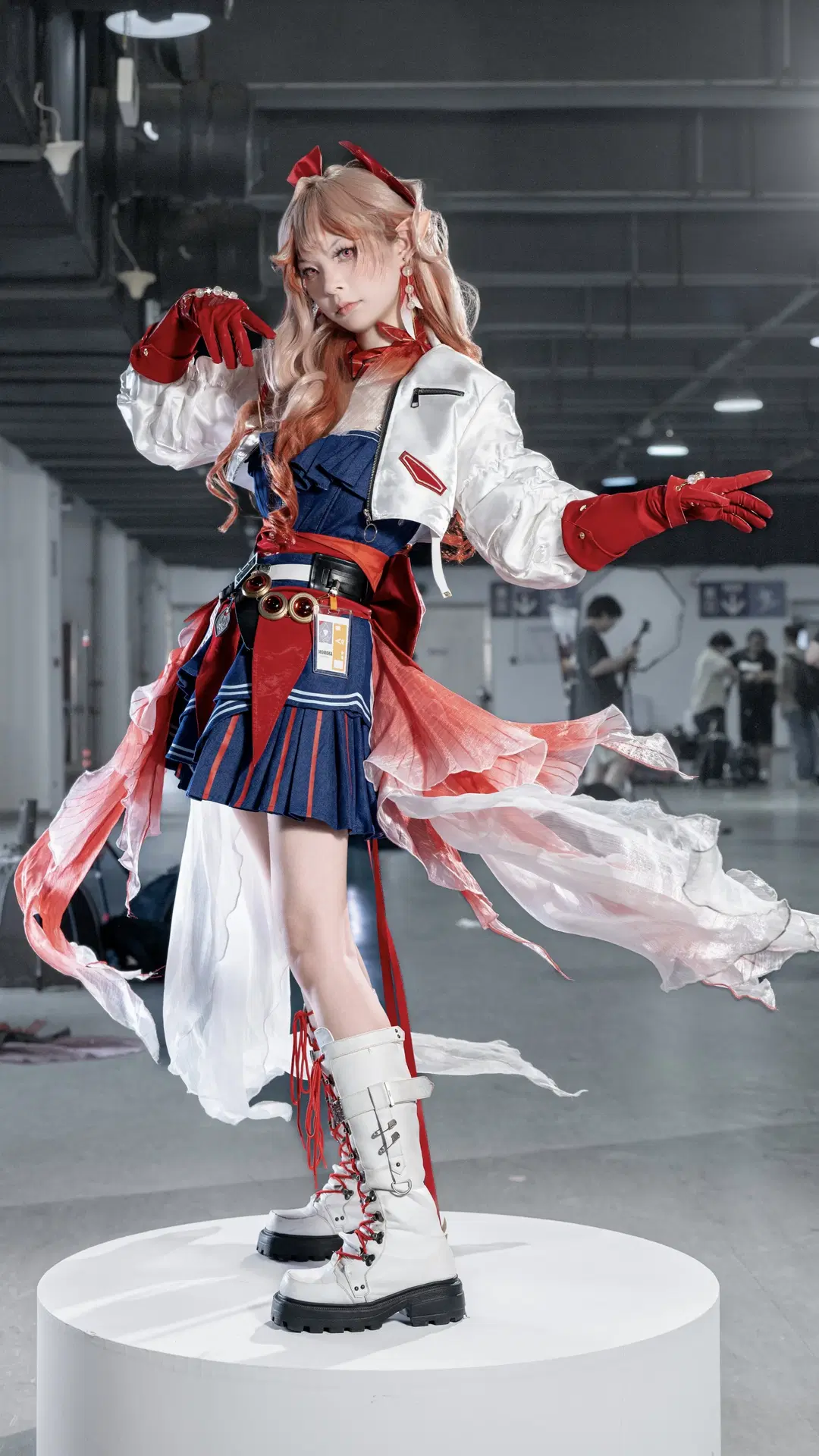 イベント写真, アークナイツ, イベント撮影, 羽生ももか コスプレ, 赤と青のカラーブロックコーデ