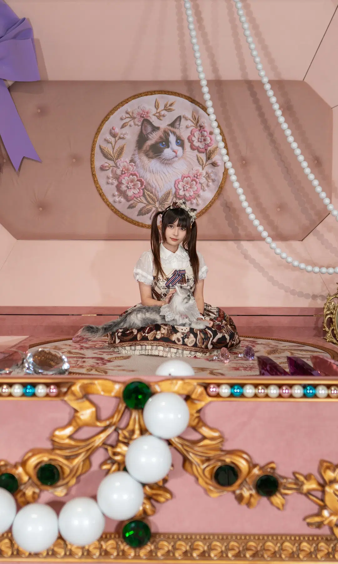 Lolita Doll Photoshoot at "A History of Cats at the British Library" Exhibition by 薄荷起司喵 - Image 2