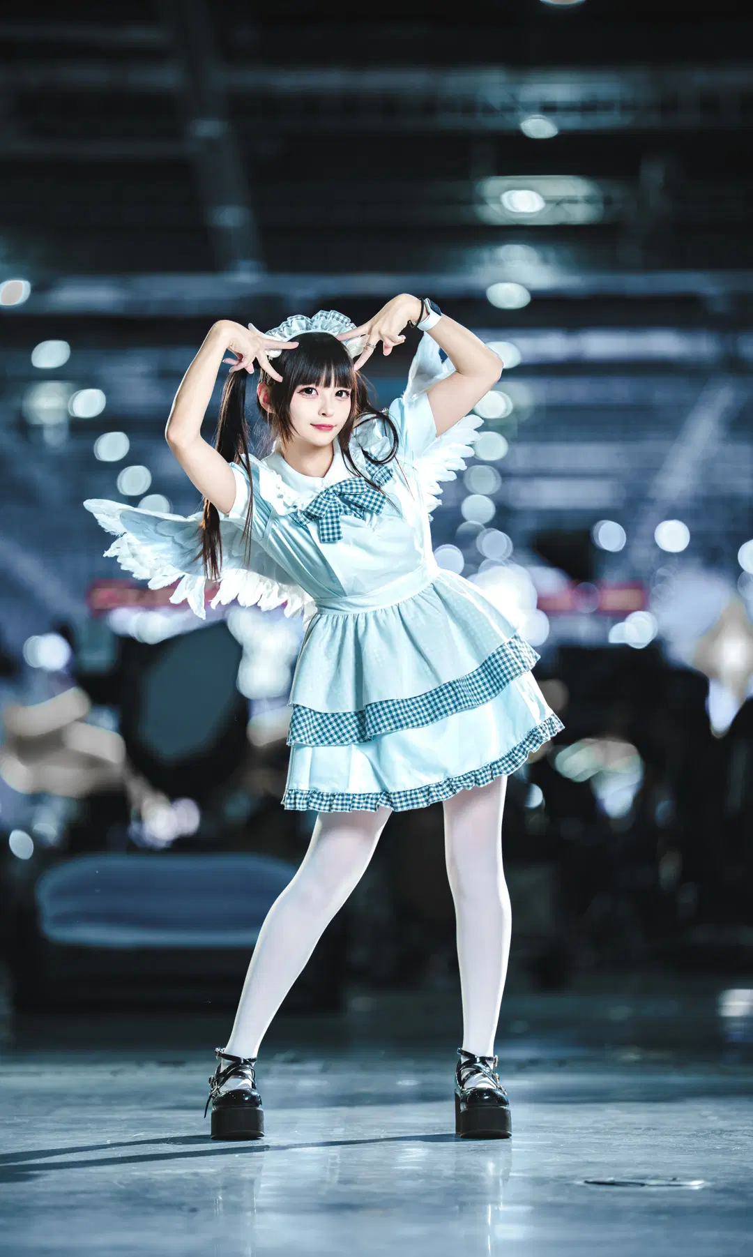 【メイドコスプレ】BWイベント写真：ペールブルーのメイド風、白ストッキングと厚底シューズのイベント日記 - 薄荷起司喵 - 2枚目