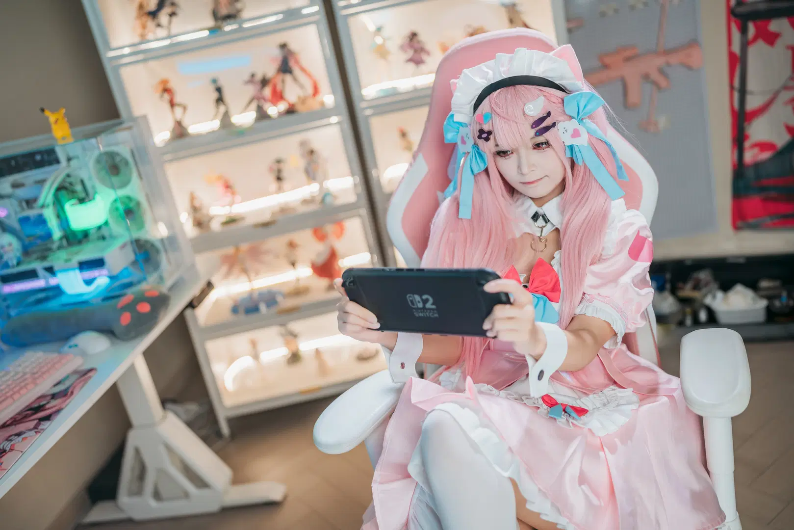 Yuuki Sakuna cosplay: A Wonderfully Cozy VTuber Daily Life in Pink Maid Outfit and Gaming Room by MinnTo - Image 3