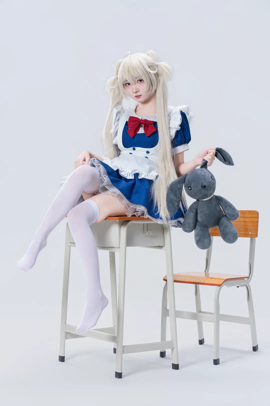 【穹妹cos】蓝白女仆装与白丝，教室里的清冷小手办 - 南朝花月 - 第3张