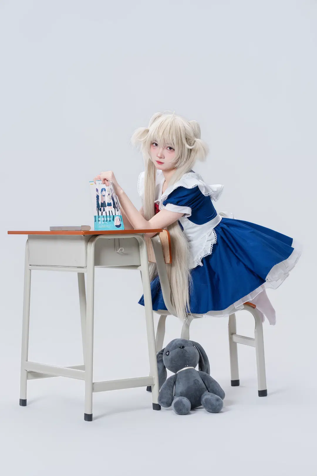 【穹妹cos】蓝白女仆装与白丝，教室里的清冷小手办 - 南朝花月 - 第5张