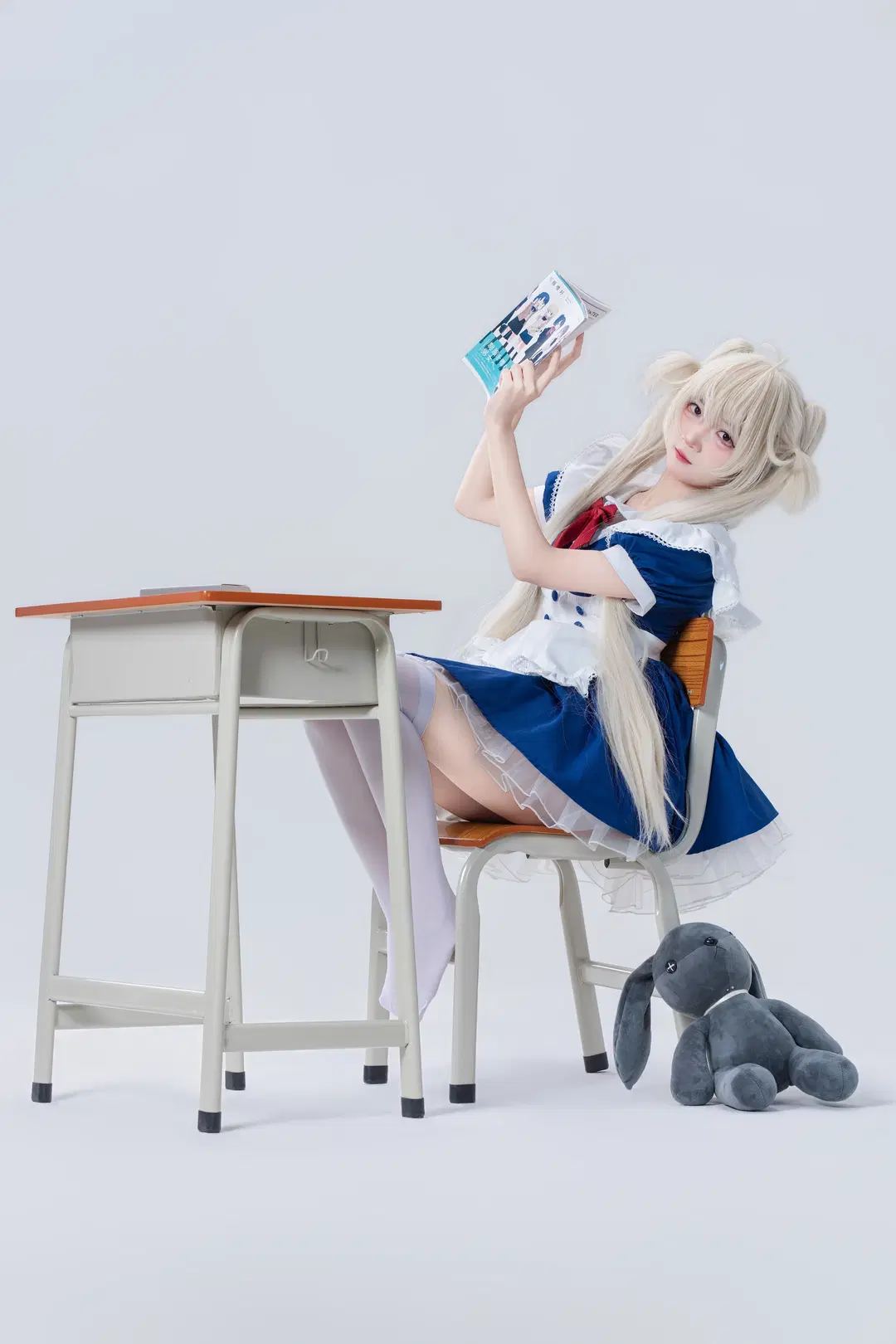 【穹妹cos】蓝白女仆装与白丝，教室里的清冷小手办 - 南朝花月 - 第6张