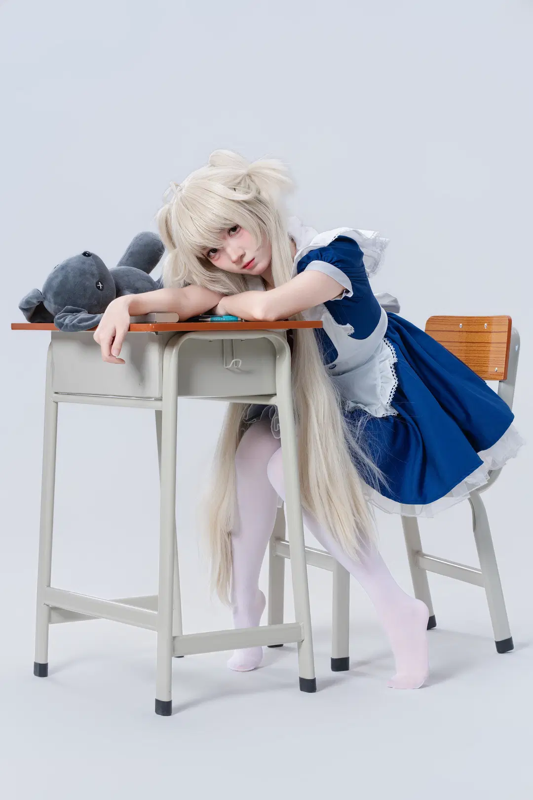 【穹妹cos】蓝白女仆装与白丝，教室里的清冷小手办 - 南朝花月 - 第7张