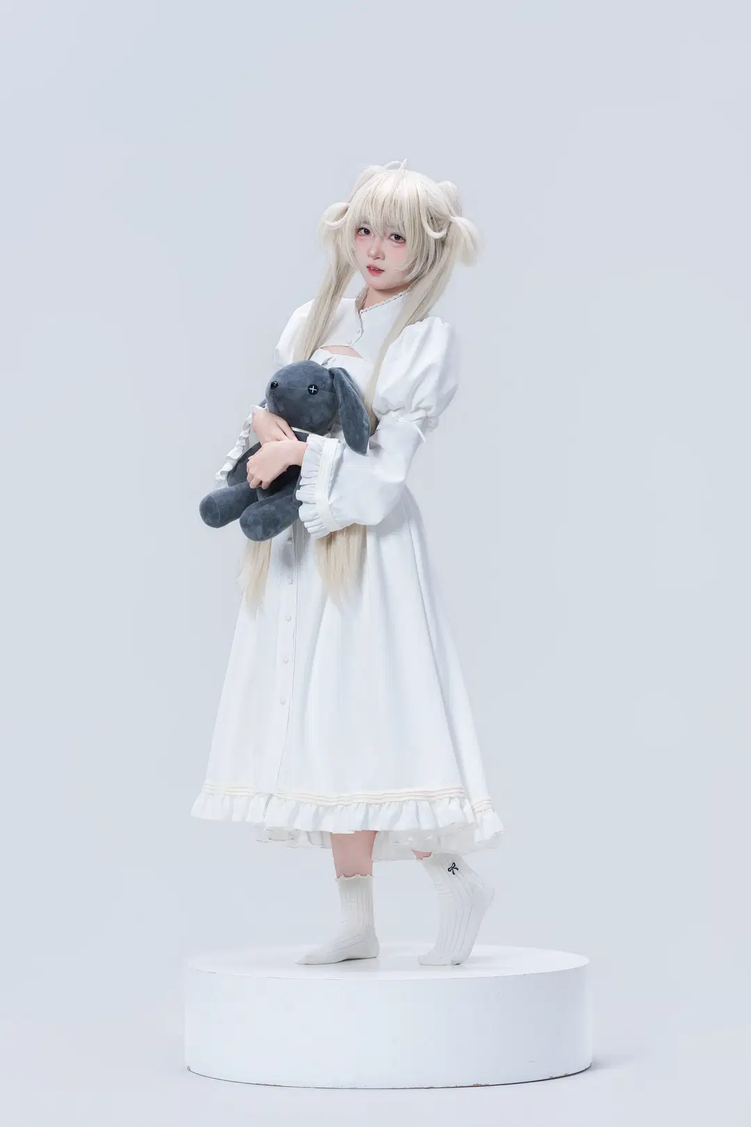【Kasugano Sora cosplay】White Dress, Twintails, and Long-Eared Rabbit: A Studio Shoot Record by 南朝花月 - Image 10