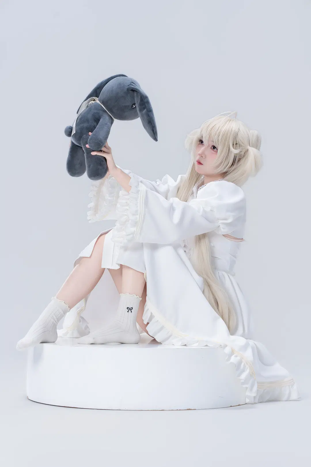 【Kasugano Sora cosplay】White Dress, Twintails, and Long-Eared Rabbit: A Studio Shoot Record by 南朝花月 - Image 12