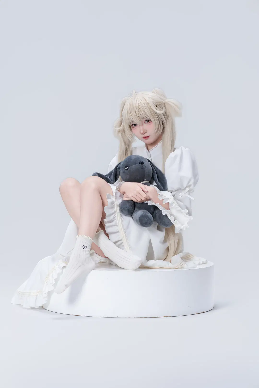 【Kasugano Sora cosplay】White Dress, Twintails, and Long-Eared Rabbit: A Studio Shoot Record by 南朝花月 - Image 3