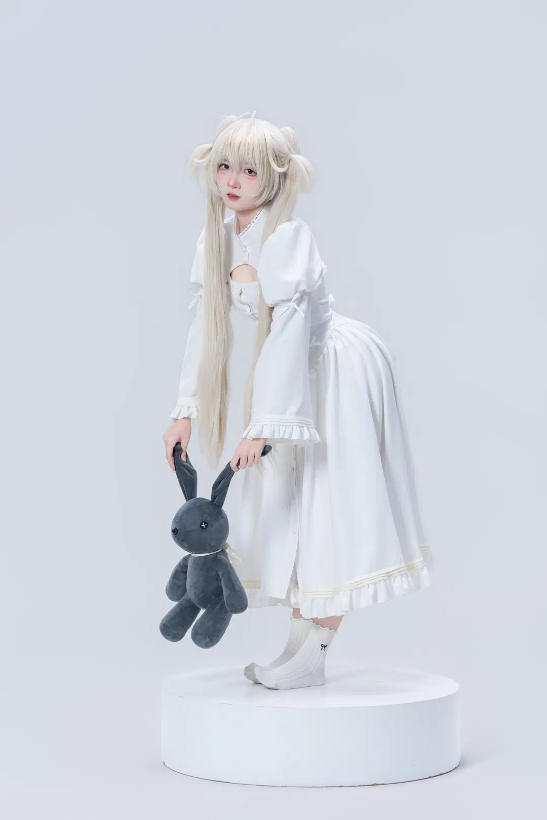 【Kasugano Sora cosplay】White Dress, Twintails, and Long-Eared Rabbit: A Studio Shoot Record by 南朝花月 - Image 5