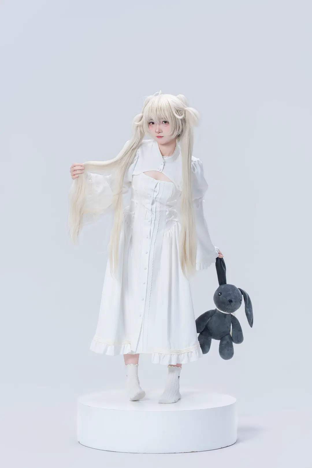 【Kasugano Sora cosplay】White Dress, Twintails, and Long-Eared Rabbit: A Studio Shoot Record by 南朝花月 - Image 6