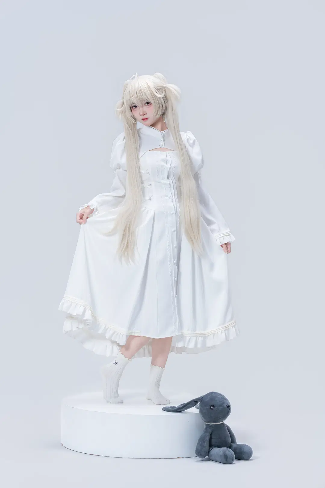 【Kasugano Sora cosplay】White Dress, Twintails, and Long-Eared Rabbit: A Studio Shoot Record by 南朝花月 - Image 9