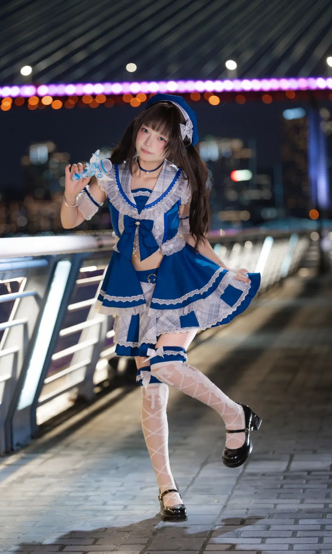 川辺の夜風に弾む青いステージ衣装のスクールアイドル - 南朝花月 - 4枚目