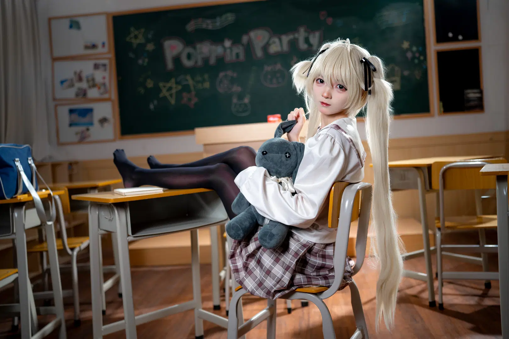 二次元cosplay, 穹妹cos, 黑丝cos, JK制服cos, 教室拍照
