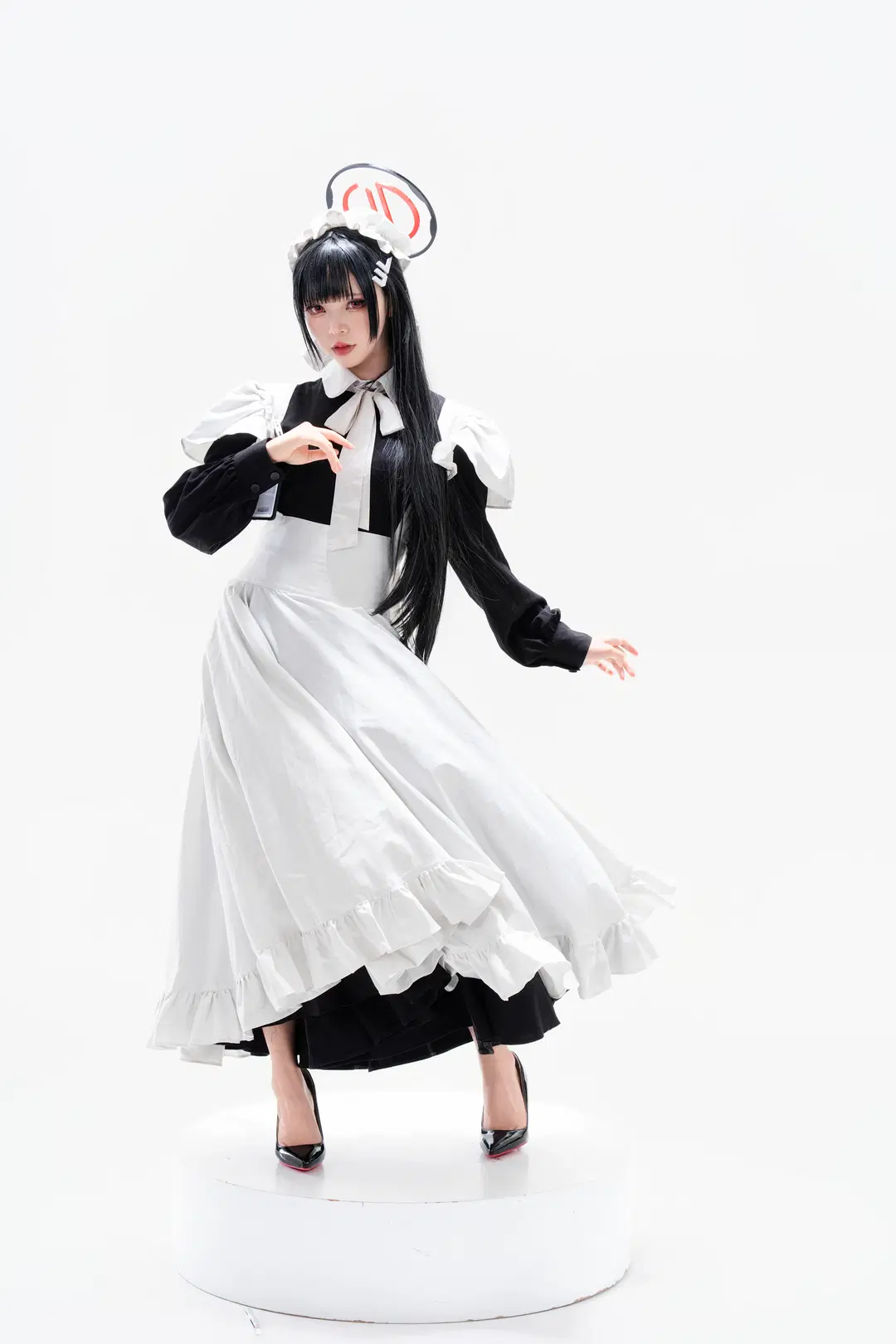 Tsukatsuki Rio cosplay: Black and White Maid outfit Styling from Blue Archive by 南朝花月 - Image 3