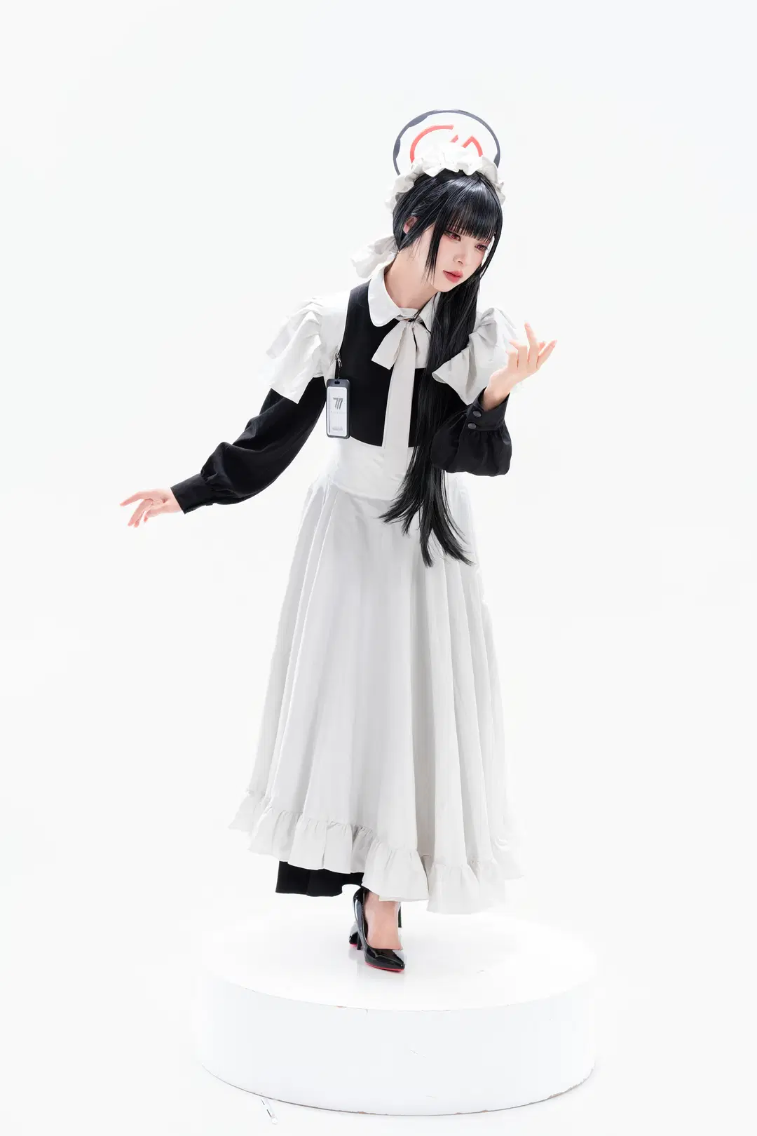 Tsukatsuki Rio cosplay: Black and White Maid outfit Styling from Blue Archive by 南朝花月 - Image 4